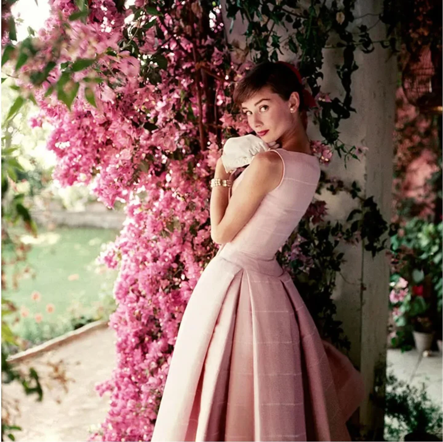 Who doesn&rsquo;t 🩷 Audrey!

Photograph by Norman Parkinson,
Audrey Hepburn , Rome 1955
Chromogenic dye coupler prints in four sizes but think a 36&rdquo;x 36&rdquo; of this image would light up a whole room.