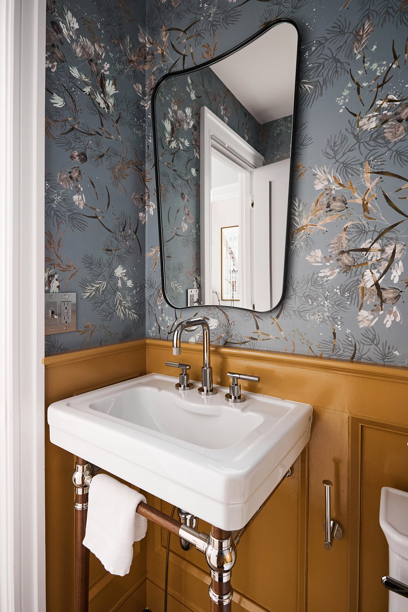 JenniferMeyer_Westfield_bath_wallpaper3.jpg