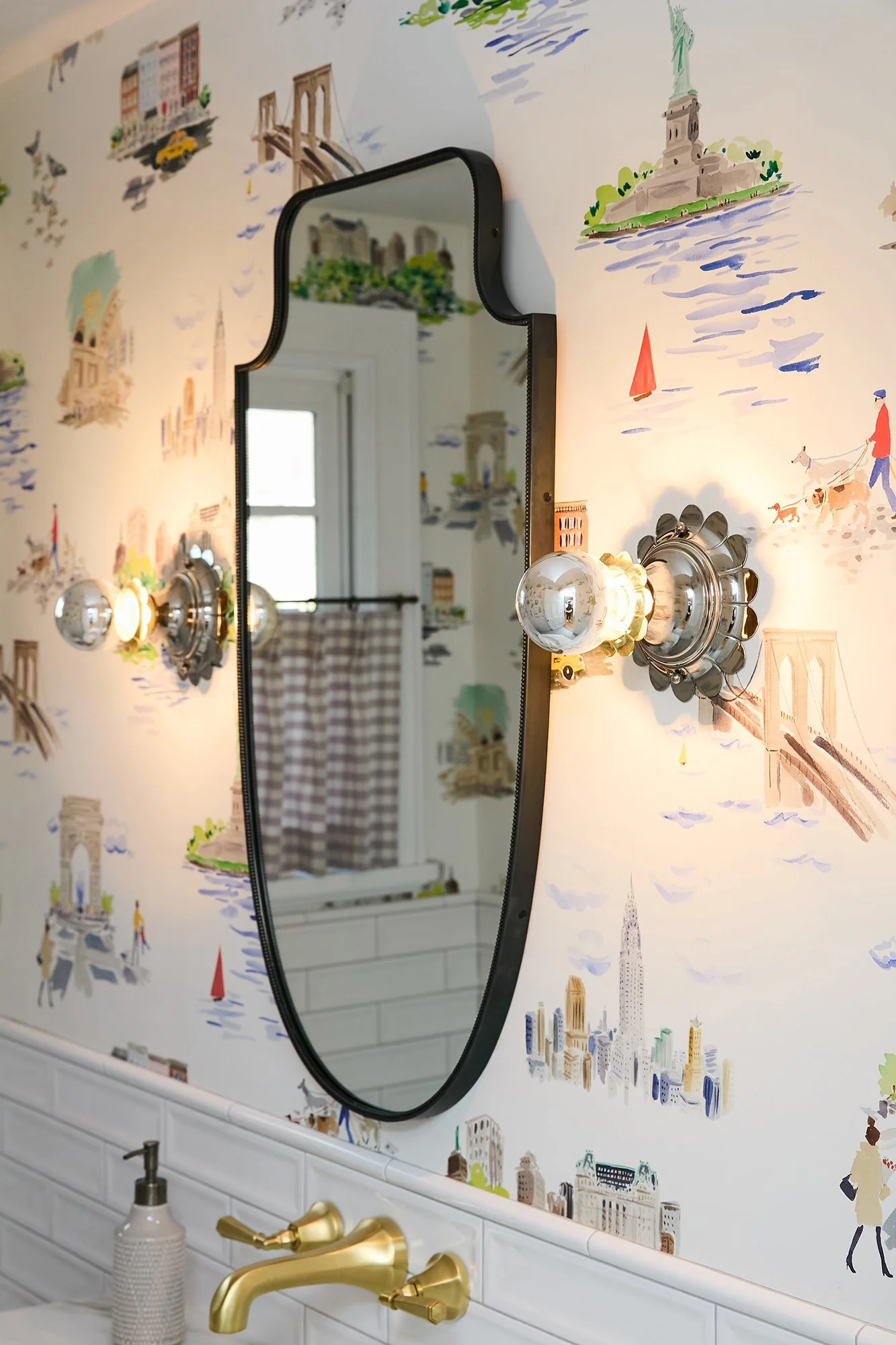 JenniferBMeyer_Maplewood_PowderRoomdetail.jpg