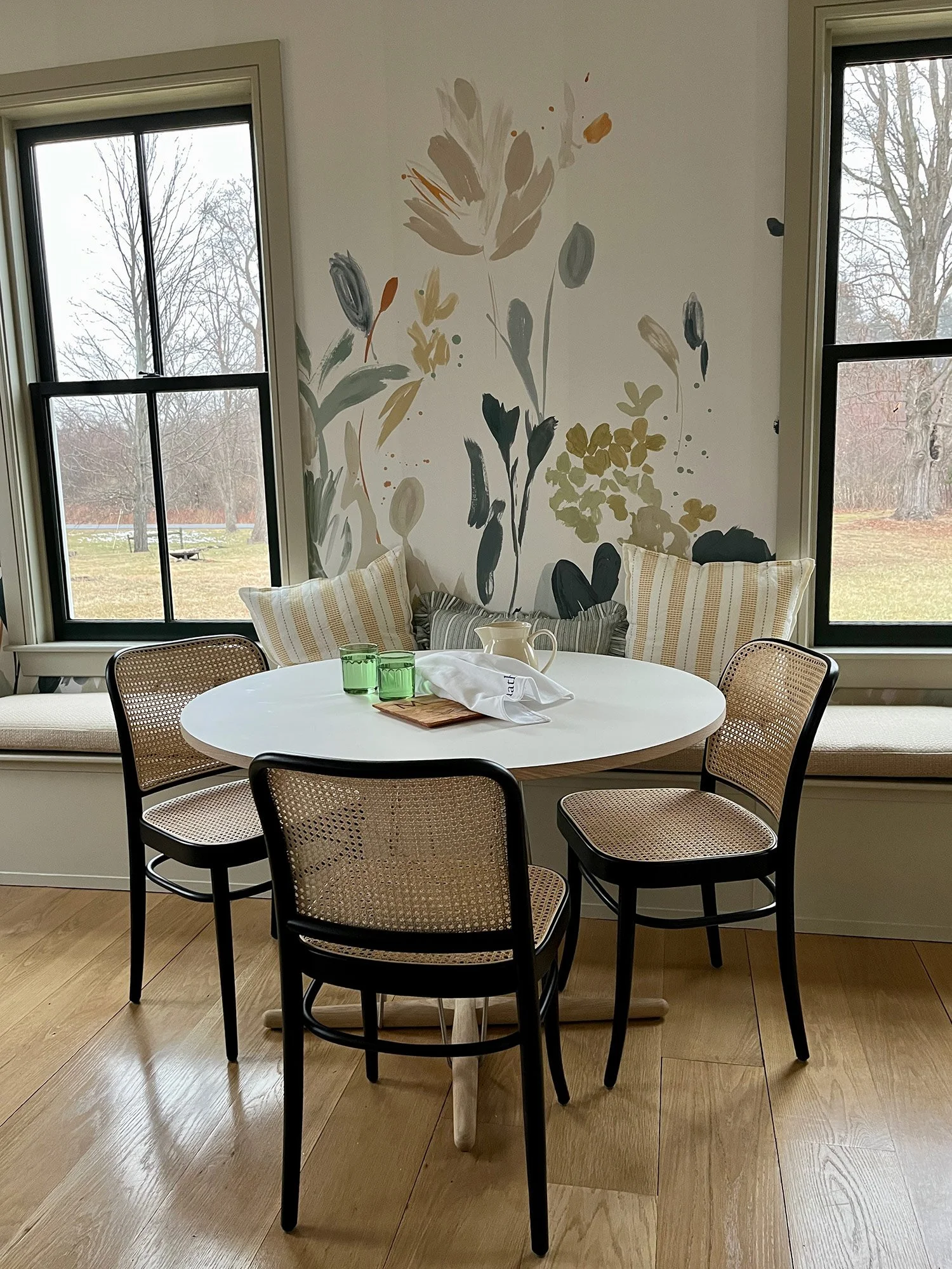 JenniferBMeyer_OldChatham_Breakfastnook.jpg