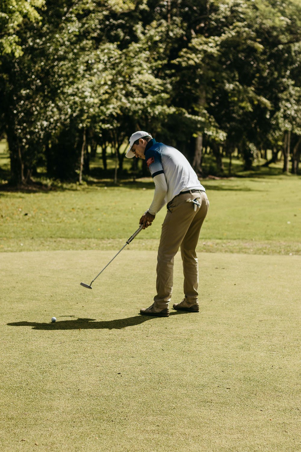 Golfer putting on the green at one of the best golf courses in Kansas City.