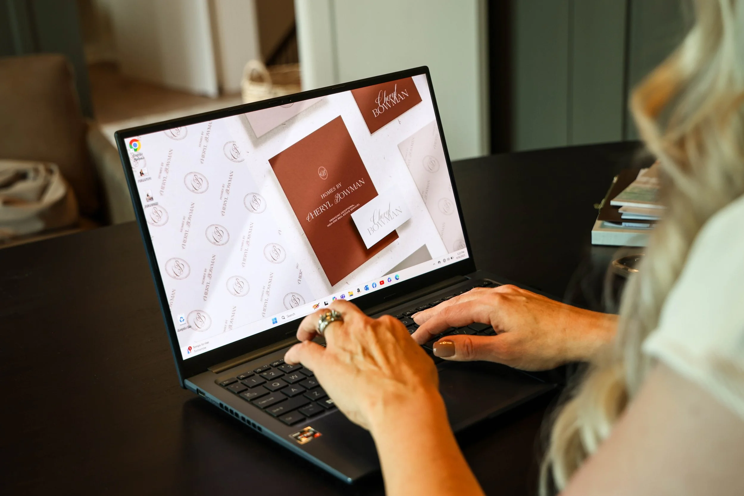 Kansas City realtor Cheryl Bowman using her laptop.