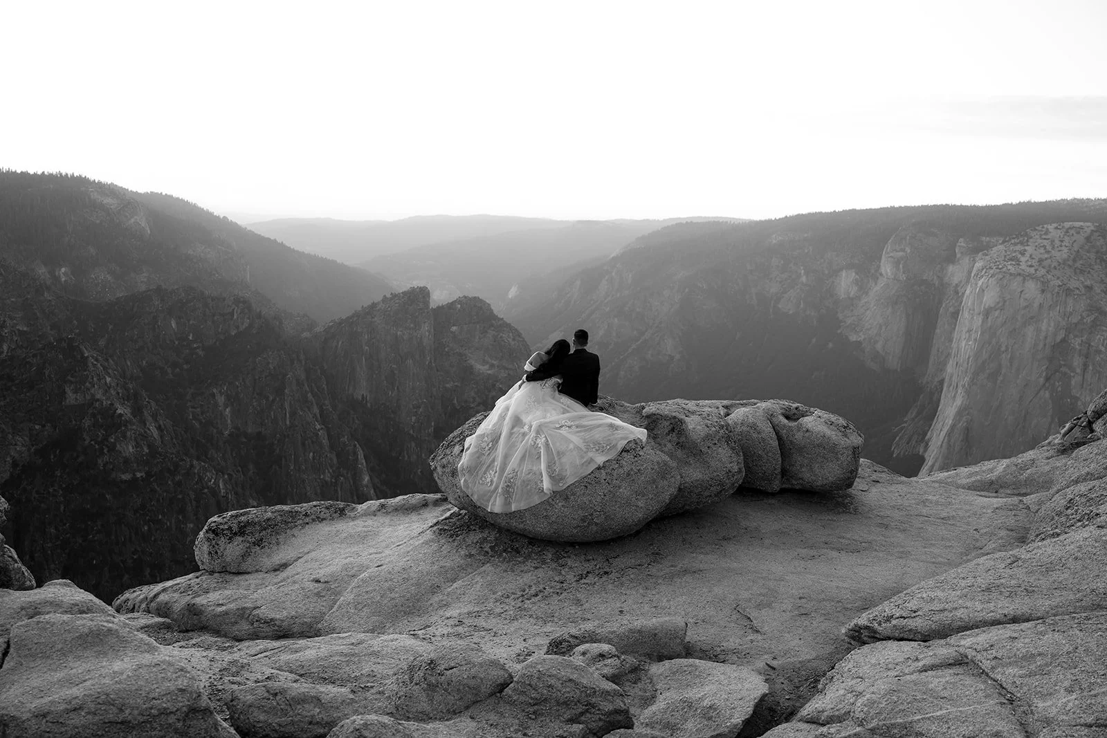Elopement at Taft Point in Yosemite National Park