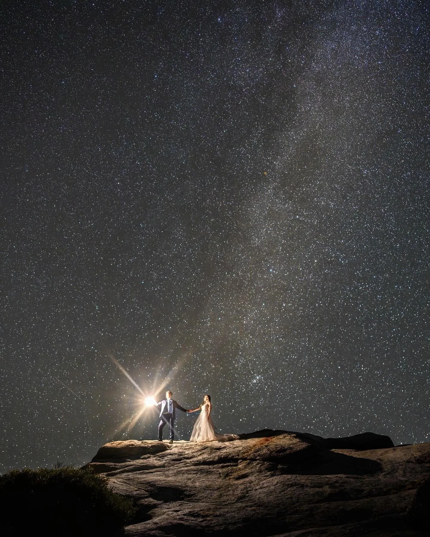 There&rsquo;s just something about wedding photos under the stars that makes my heart so happy. ✨ Honestly these might be some of my favorite photos ever. This Yosemite elopement was pure magic. Golden hour gave us the most dreamy glow and then the n