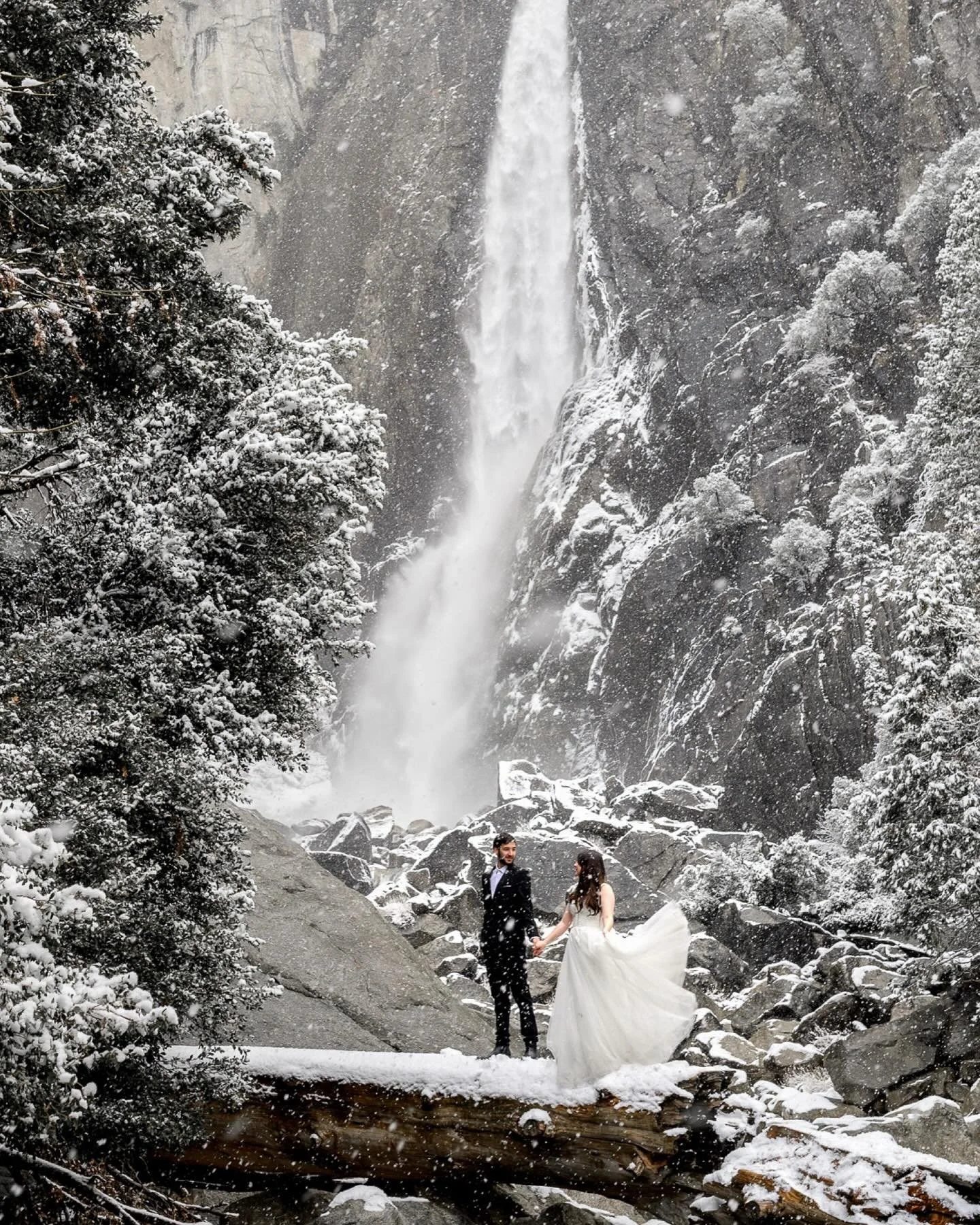 It&rsquo;s about that time of year again! The absolutely magical winter months in Yosemite National Park 

Having a winter elopement isn&rsquo;t for everyone, but if you&rsquo;re someone who dreams of a snow-covered day surrounded by quiet beauty, th