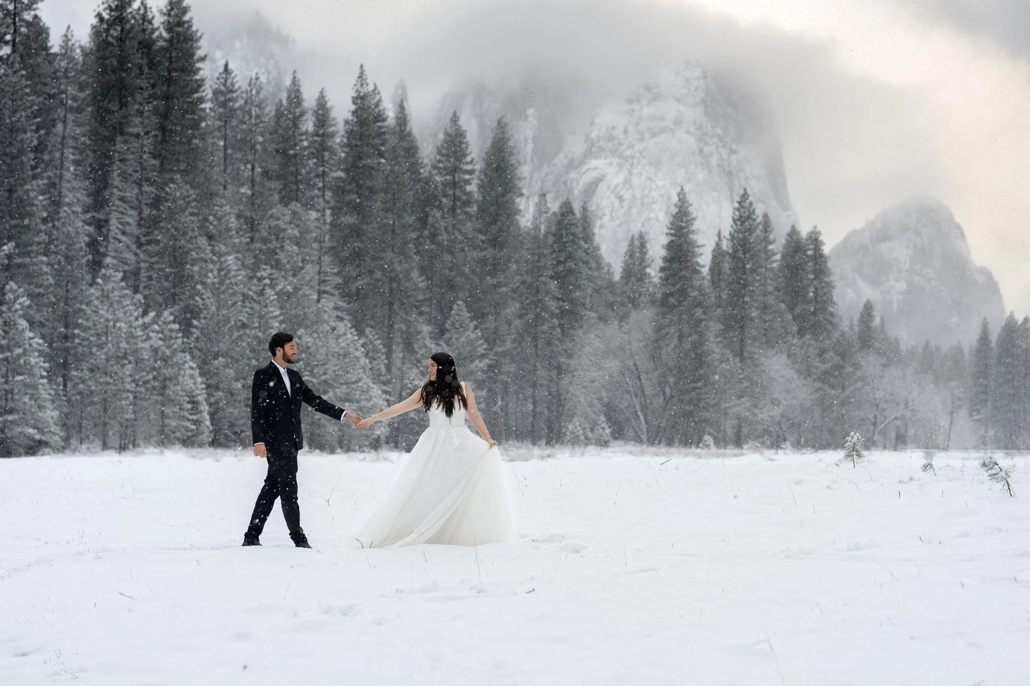 Winter Wonderland Elopements: Embracing the Magic of Snowy Ceremonies