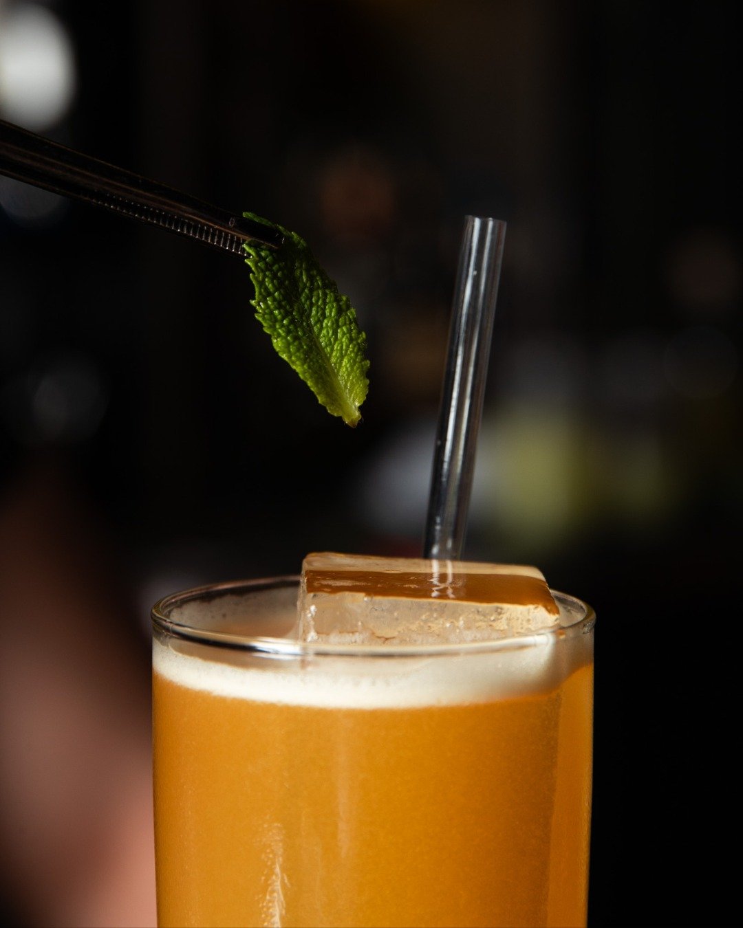 La touche finale fait toute la diff&eacute;rence.

The final touch makes all the difference.

#Barrelmans #OldMontreal #OldPort #GensduVieux #Cocktails #Tapas #Mixology