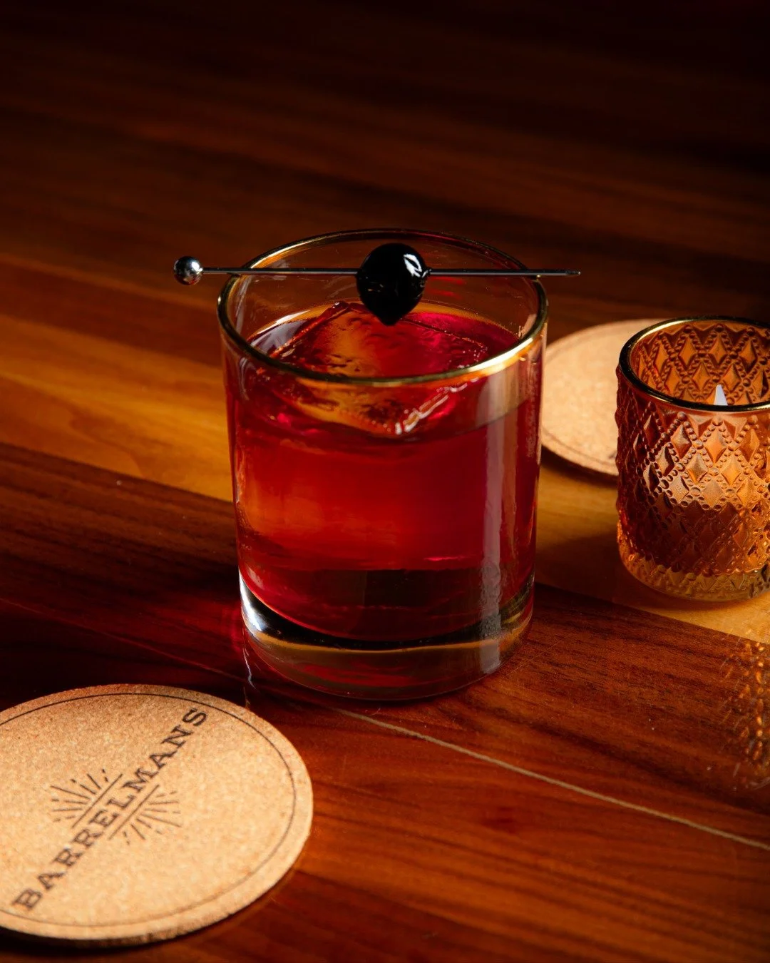 Quand le doute s&rsquo;installe, on revient aux valeurs s&ucirc;res.

When in doubt, stick with what works.

#Barrelmans #OldMontreal #OldPort #GensduVieux #Cocktails #Tapas #Mixology