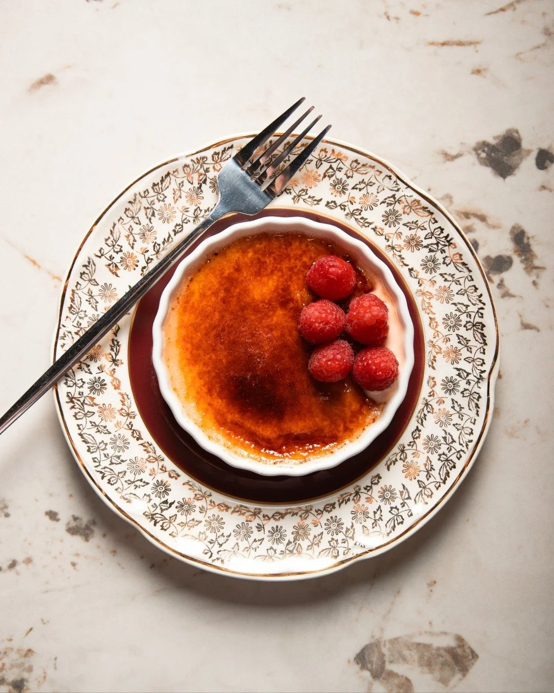 Commencer l&rsquo;ann&eacute;e avec un classique qu&rsquo;on ne se lasse jamais. Cr&egrave;me br&ucirc;l&eacute;e, dor&eacute;e juste comme il faut, et toujours au rendez-vous.

Starting the year with a classic you never get tired of. Cr&egrave;me br