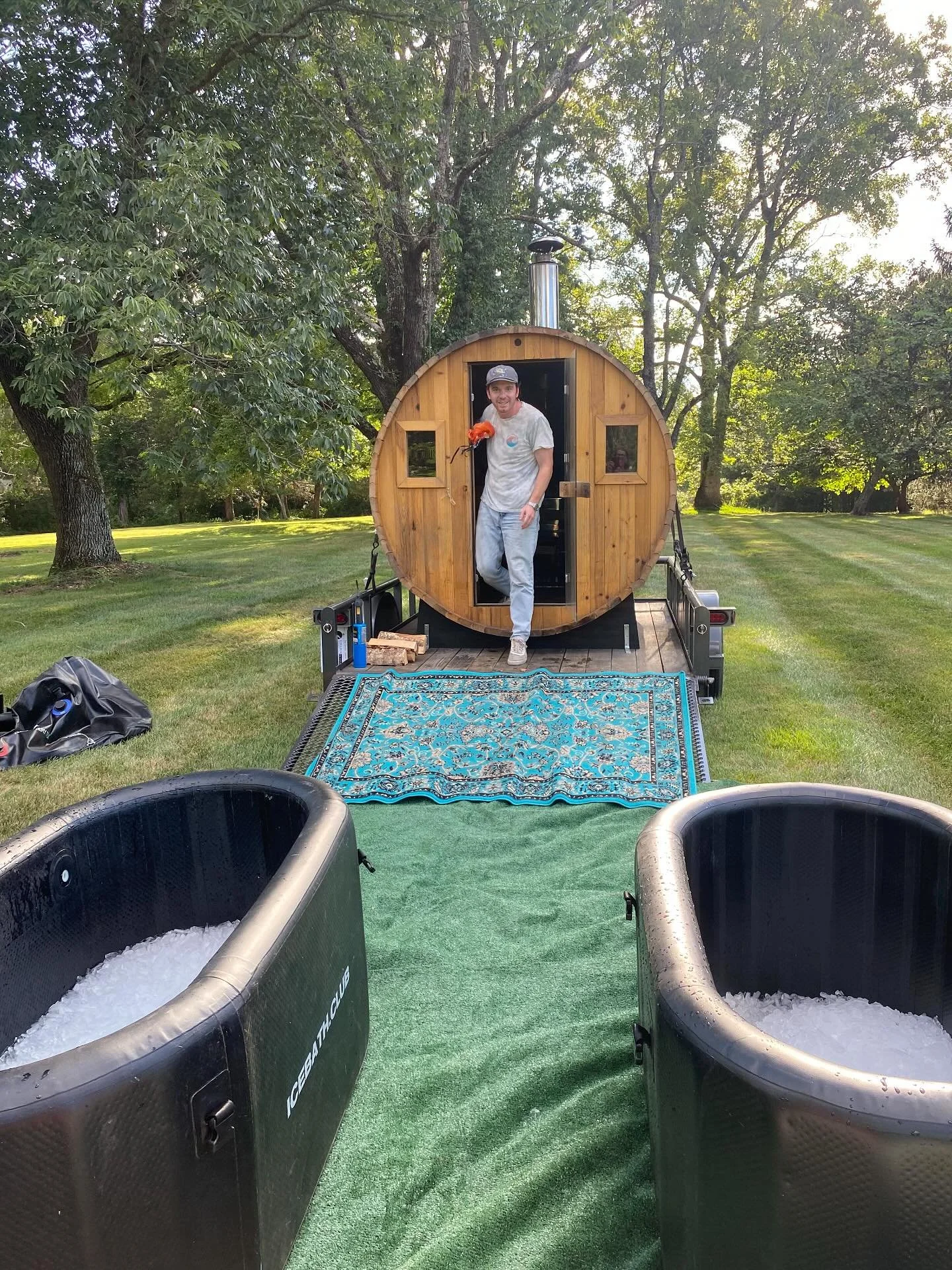 Just finished setting up the sauna + plunges outside the groom&rsquo;s Airbnb tonight so it&rsquo;s all ready for the morning 🙌 Honestly, this might be my favorite wedding-day kickoff for 3 reasons:

1️⃣ Sweat out the rehearsal dinner cocktails.
2️⃣