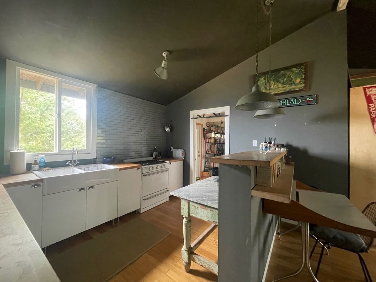 31 Kitchen.jpeg