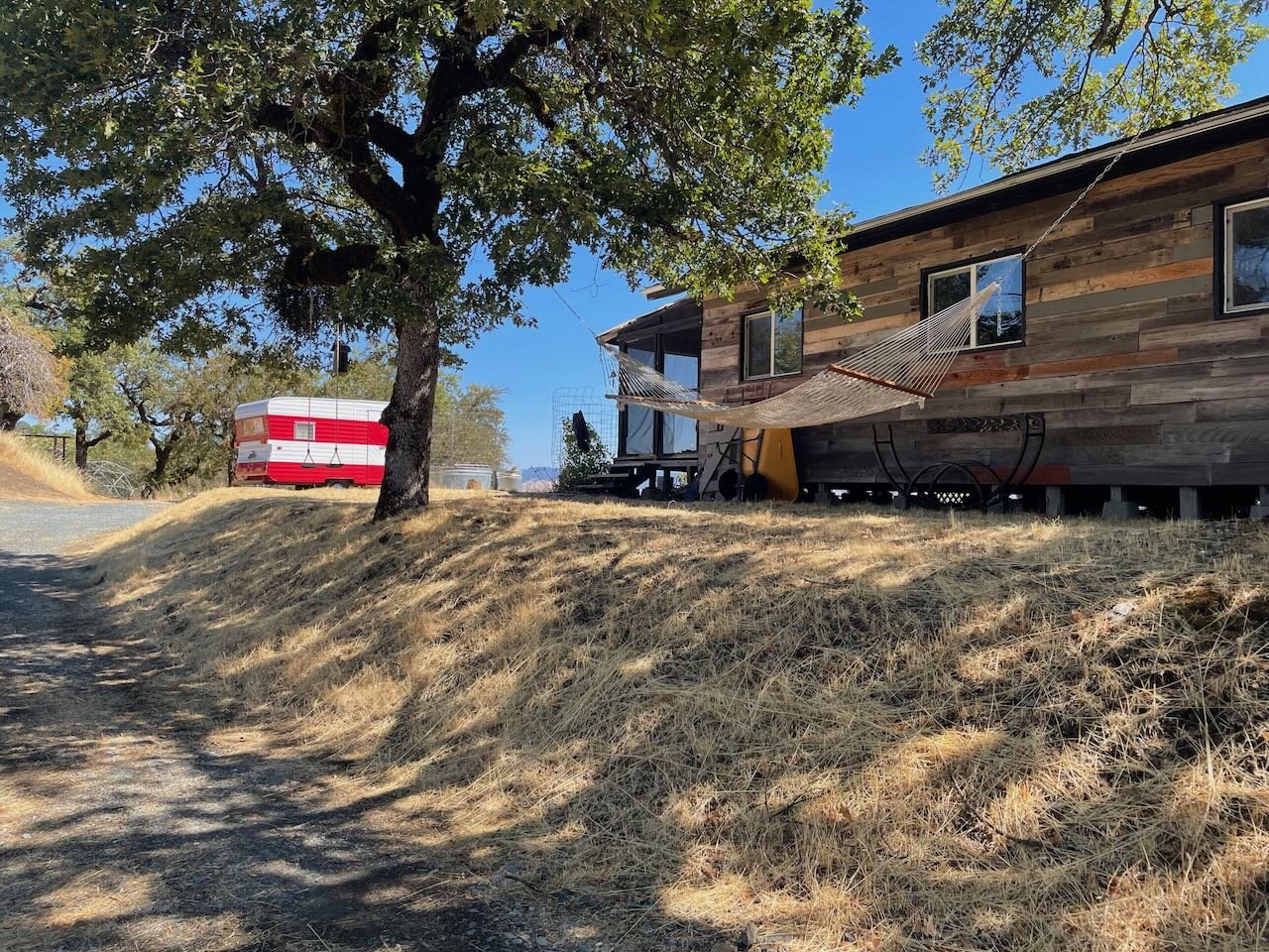 08 Side of cabin from driveway 2.jpeg