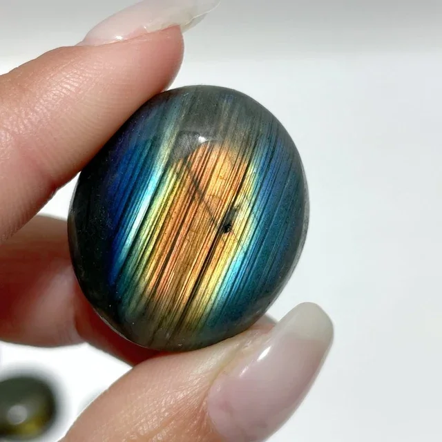 small-flash-dark-labradorite-tumbled-wholesale-681169.webp