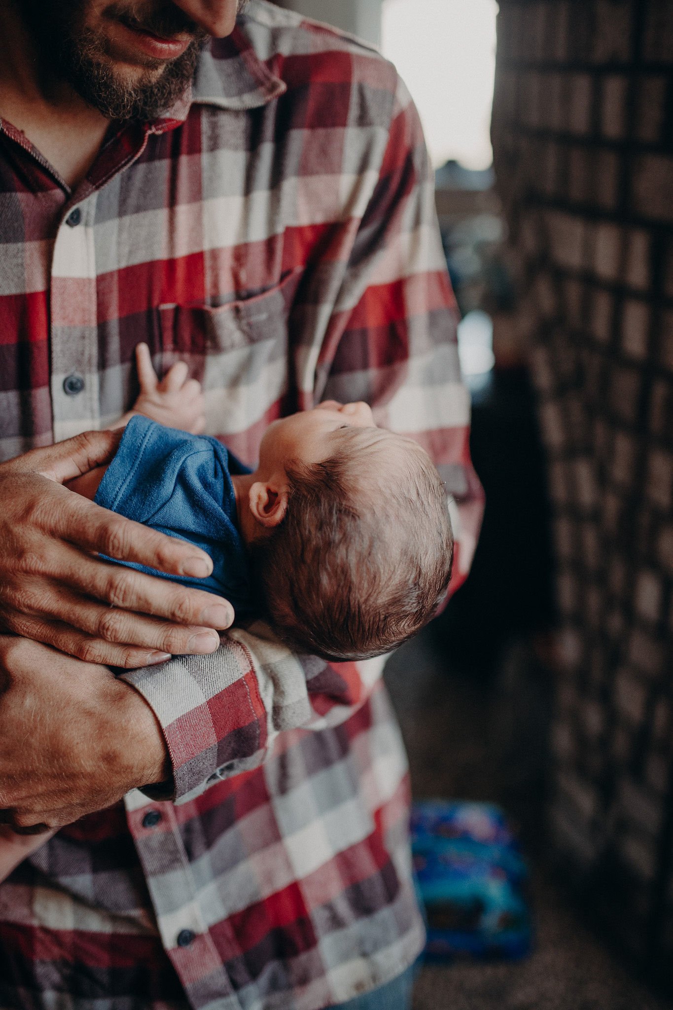 Postpartum doula helping a new mother care for her newborn during the fourth trimester.
