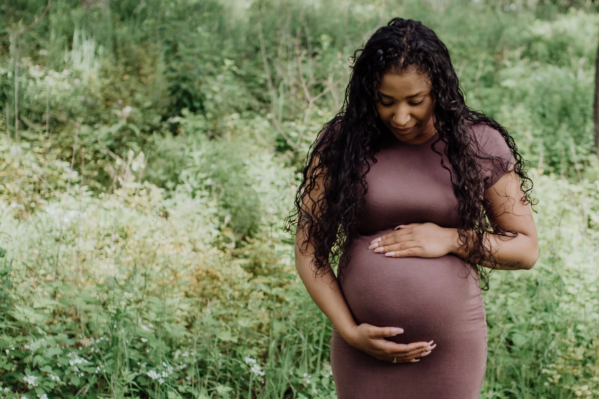 VBAC doula providing emotional and physical labor support during childbirth in Southern California