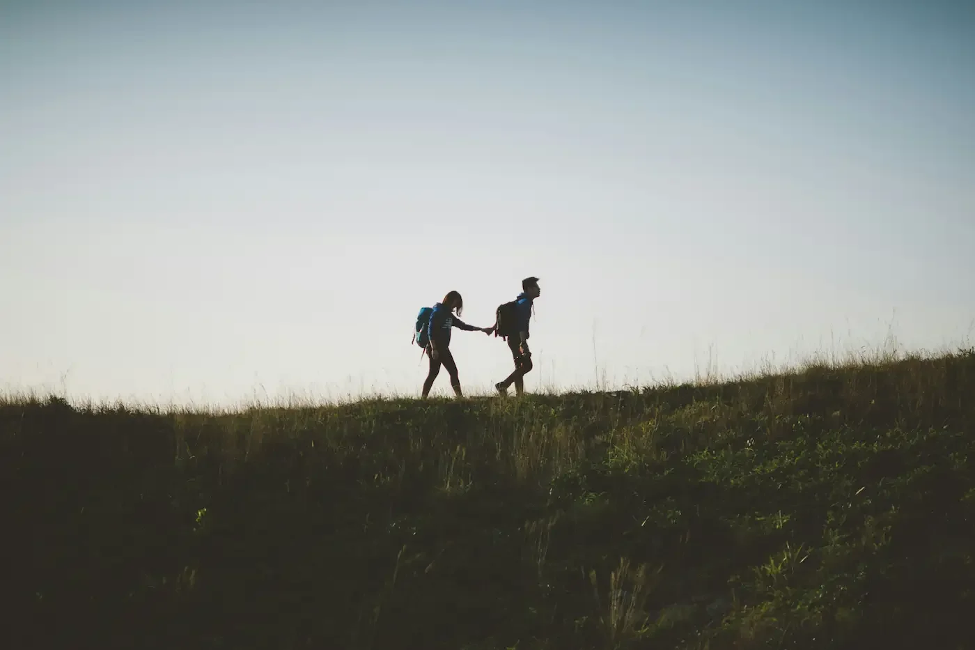 Couple walking on the horizon