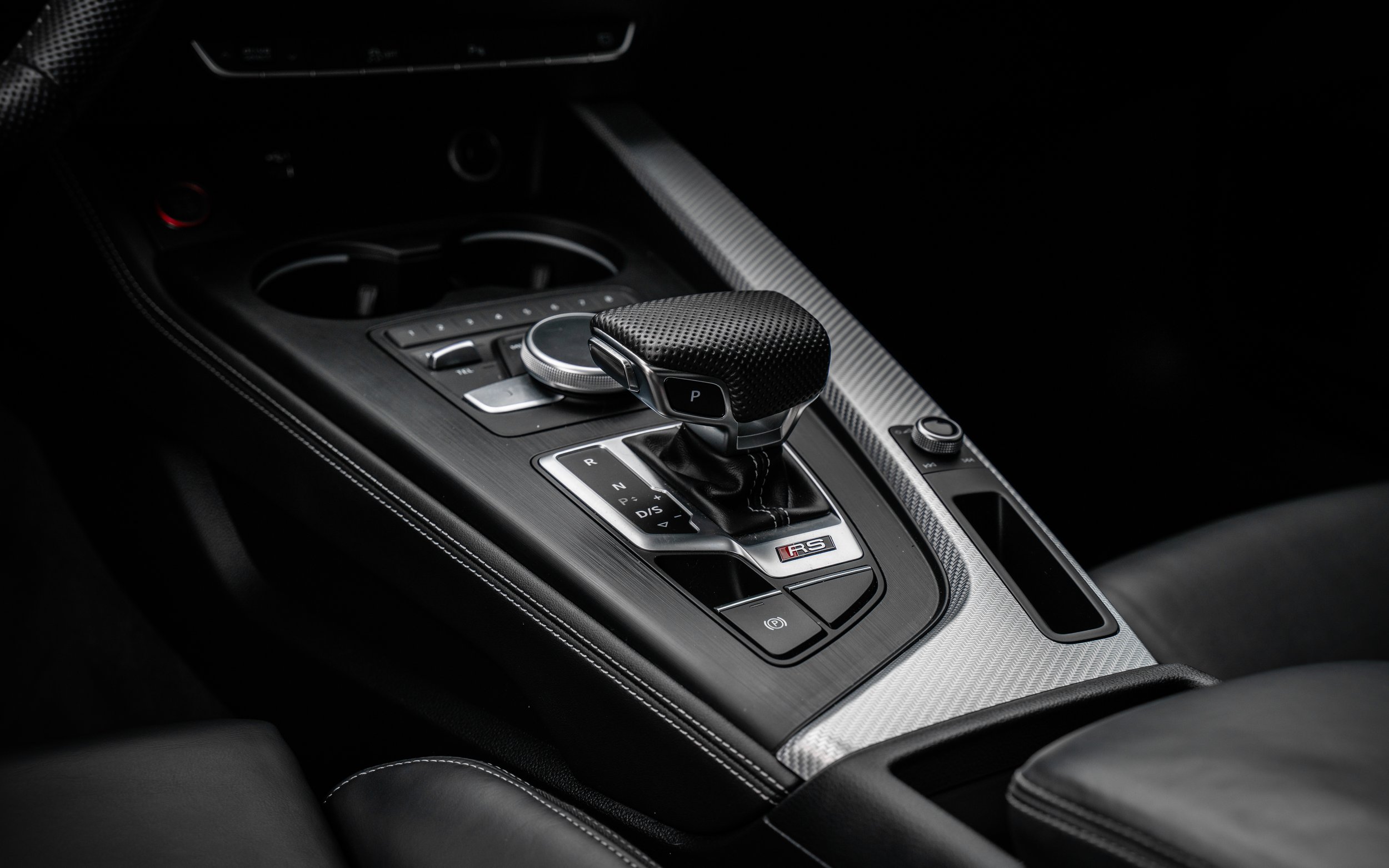 Interior - Console - 16x10.jpg
