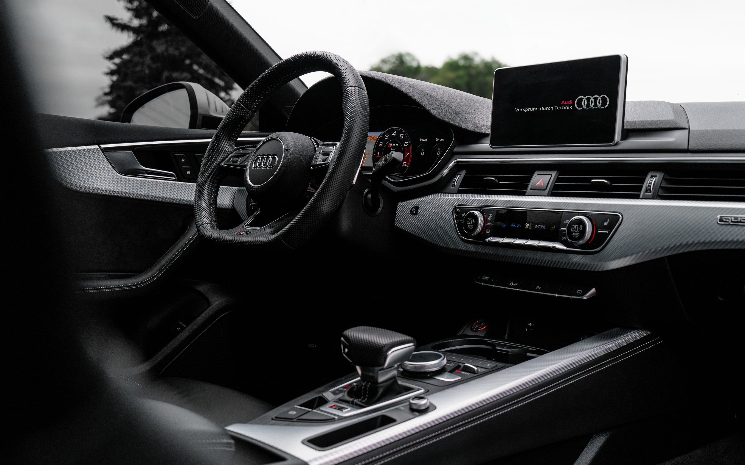 Interior - Cockpit - 16x10.jpg