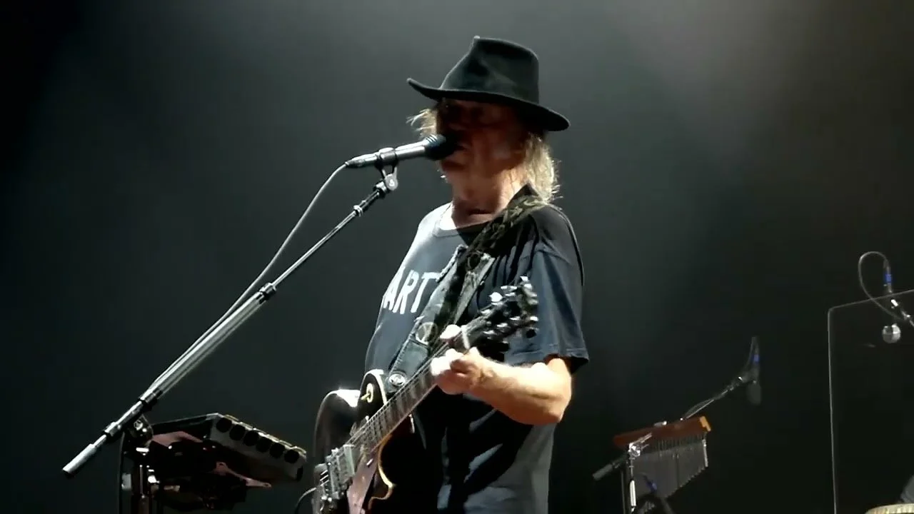 Neil Young – Rockin’ In The Free World
