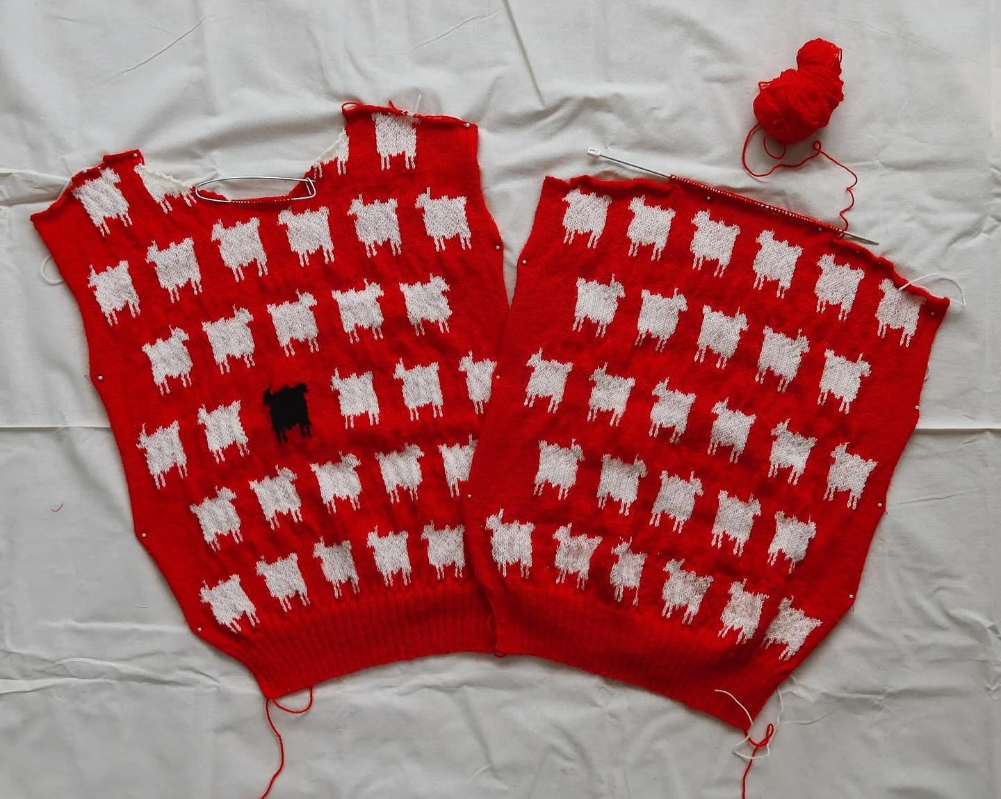 Project update!

1. I have finally finished the front and back panels of the Diana Black Sheep Sweater, sleeves have been casted on and the finish line is near.
2. Slowly stitching away at the front of the ring bearers pillow for my wedding next year