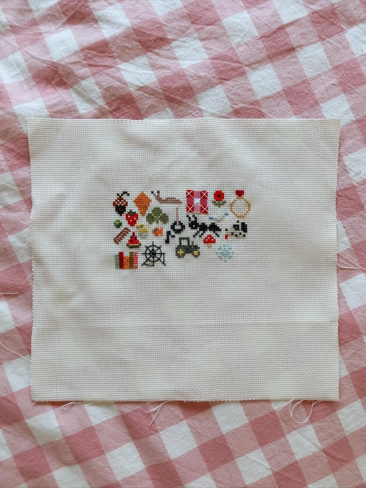 Peachtober check in! So far my favourite has to be the Dalmatian for bark, what is yours?

Today&rsquo;s prompt was paper so I did a mini library.

#peachtober #peachtober25 #peachtoberpaper #peachtoberpaper25 #crossstitch #craft