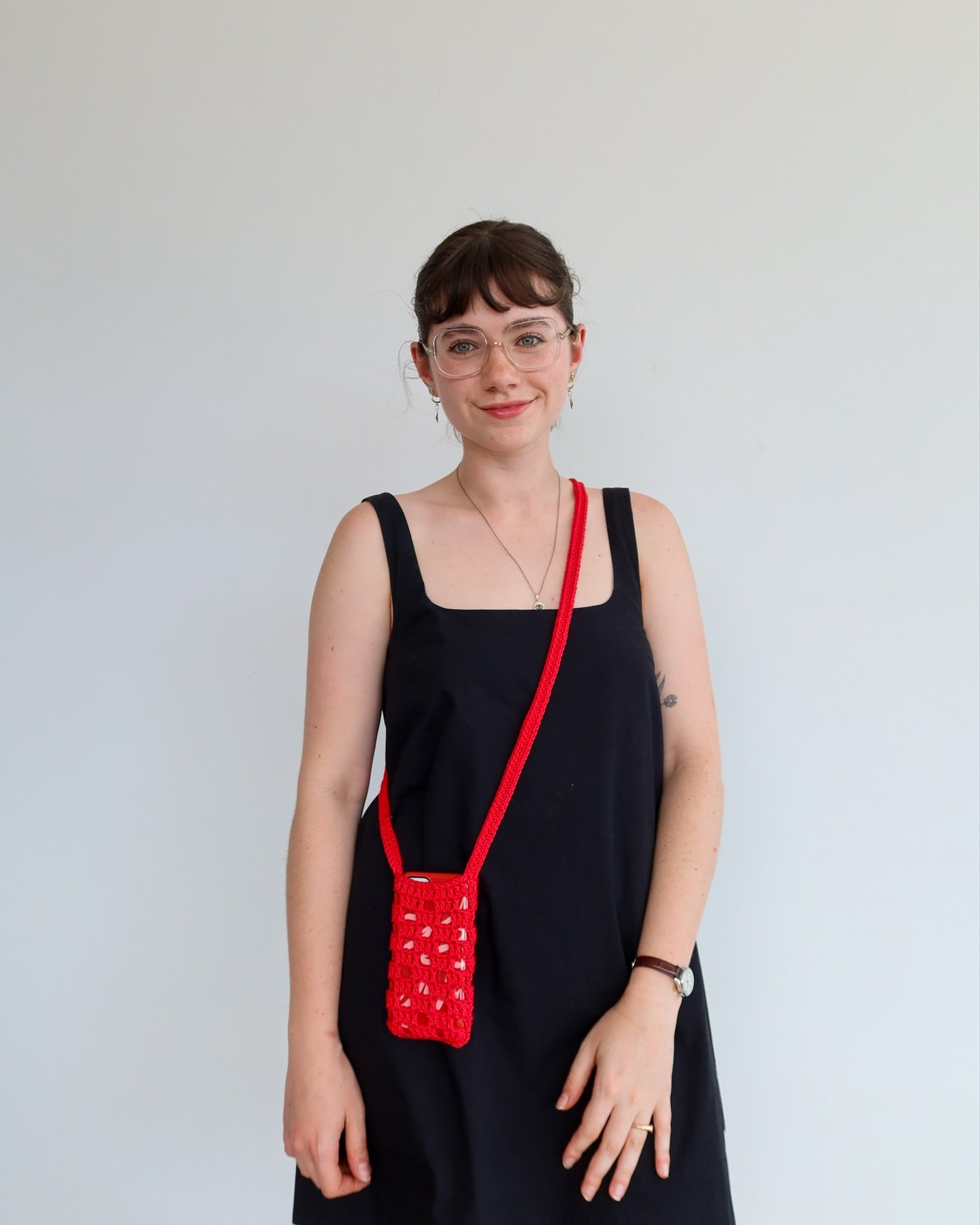 The Pip Phone Bag is an absolute cutie in red! What colour would you make it in? 

#crochetpattern #crochetbag #patternrelease #craftproject #crochet #morrisandsons #cottonyarn