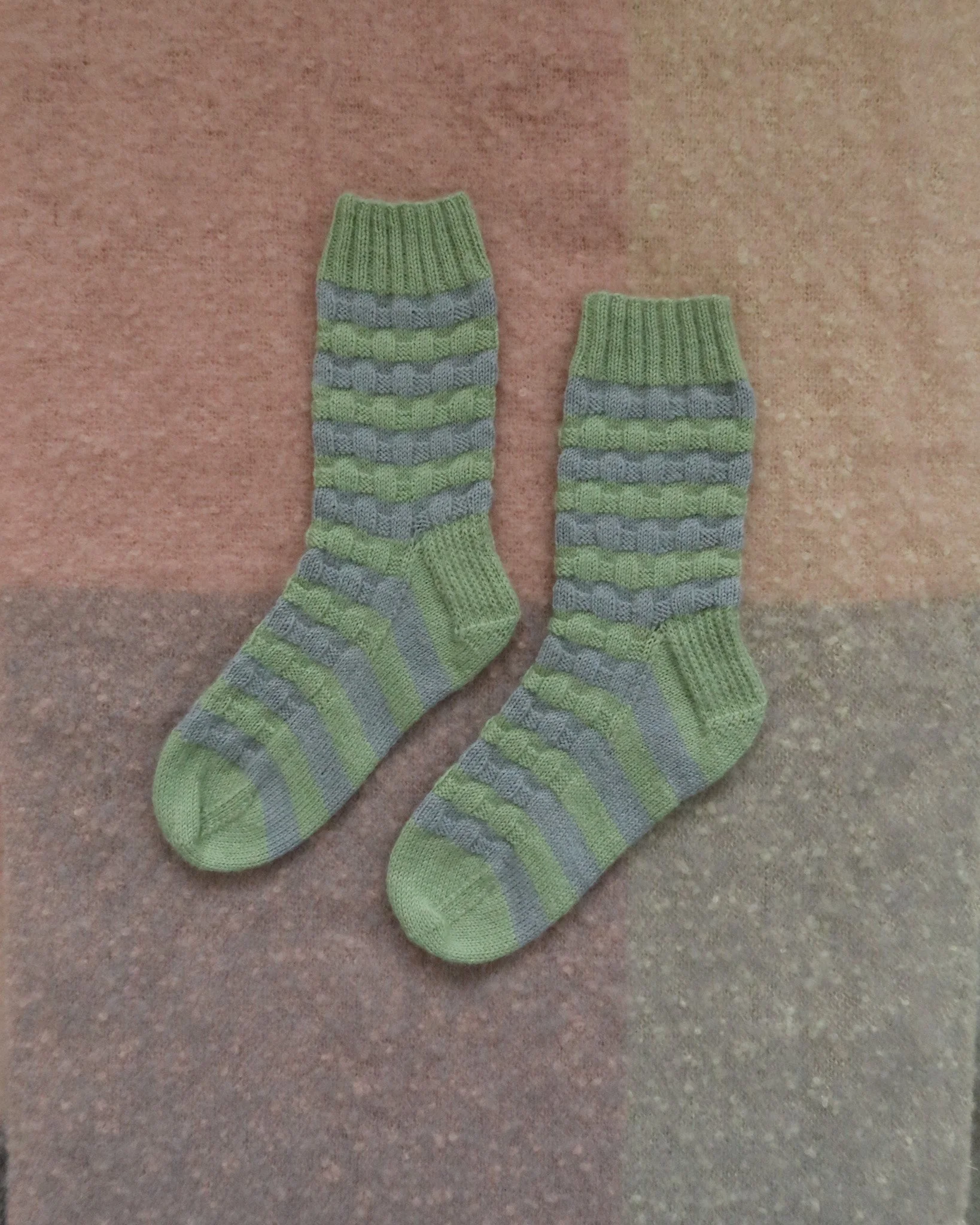 Since learning to knit socks my goal is to knit my way through @laine_magazine 52 Weeks of Socks VOL I and II and I had to start with Rhythm by @mclevq 

PATTERN: Rhythm by Tricot Design MCL @mclevq
#socks #knitsocks #sockknitting #52weeksofsocks #co