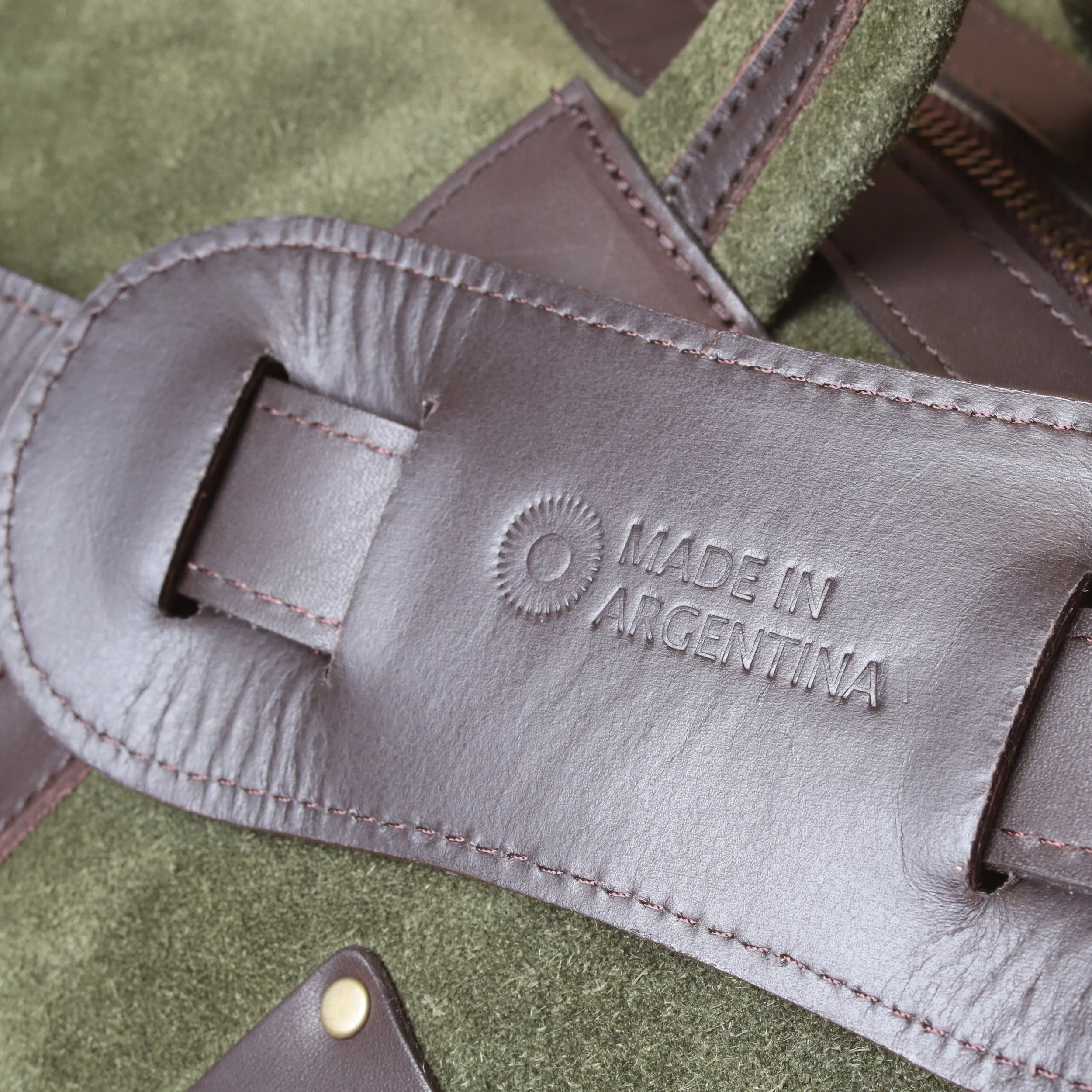Ledertasche Bolso Neneo Verde Detail Made in Argentina.jpg