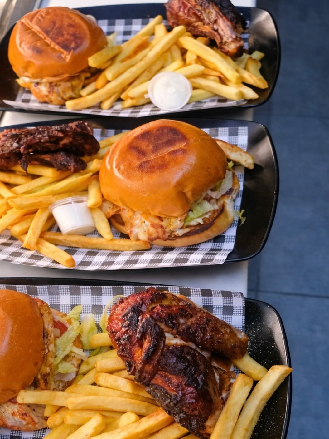 🔥 TRADING PACKS DONE RIGHT 🔥

Freshly grilled chicken burgers, golden chips, and juicy charcoal chicken &mdash; hot off the grill and ready to go 🤤

Perfect for lunch, work breaks, or when you just want something filling and satisfying.

📍 Come g