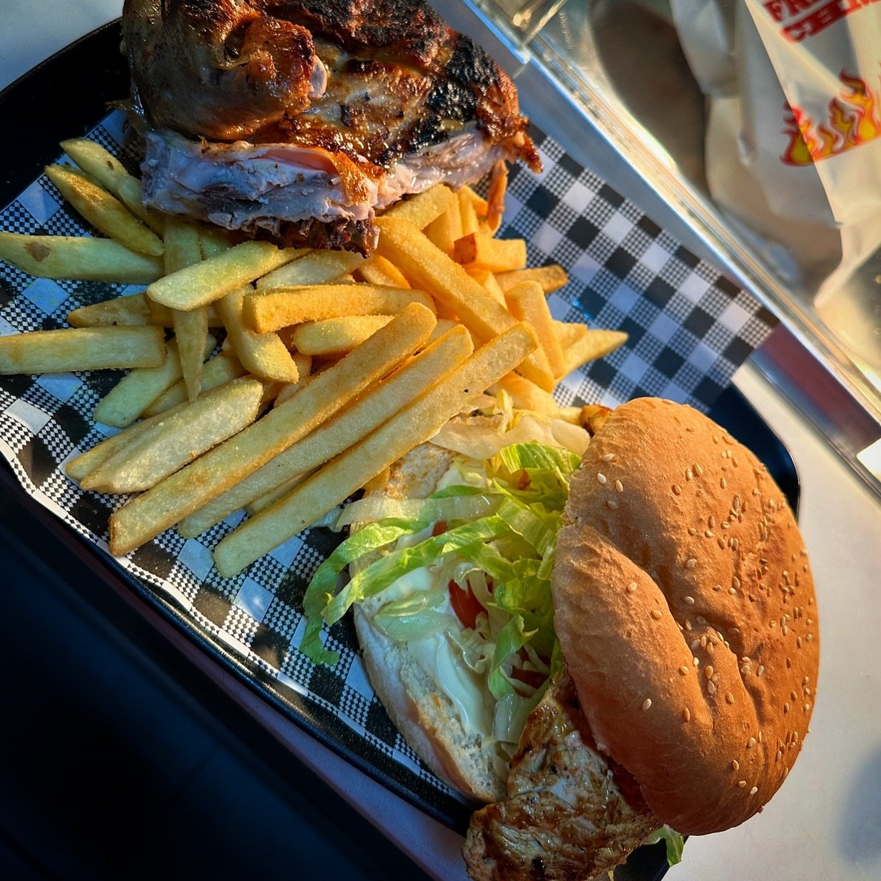 Who&rsquo;s Hungry?! Open till 9pm 👌