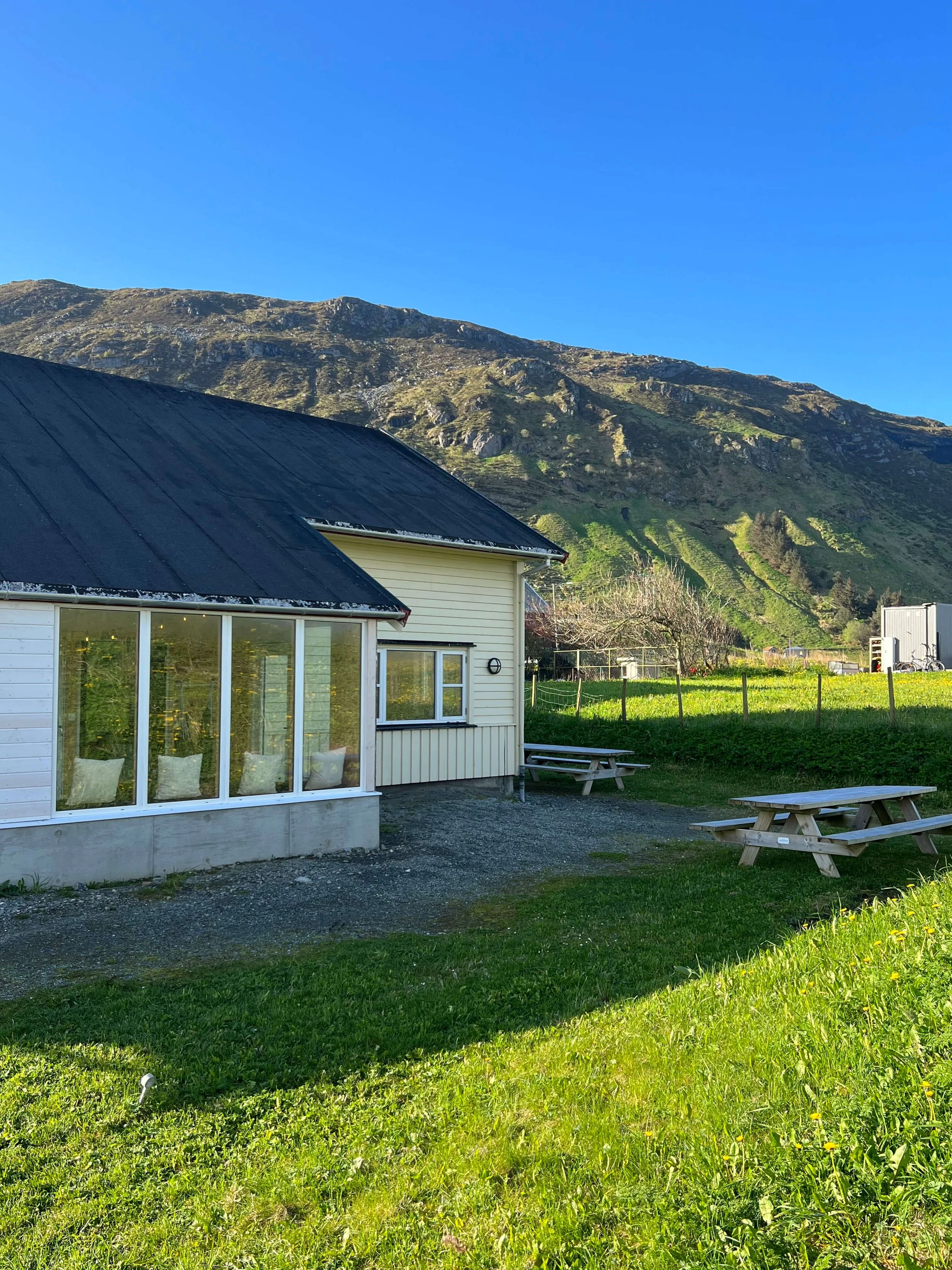 Uteområde rett ved lekeplass