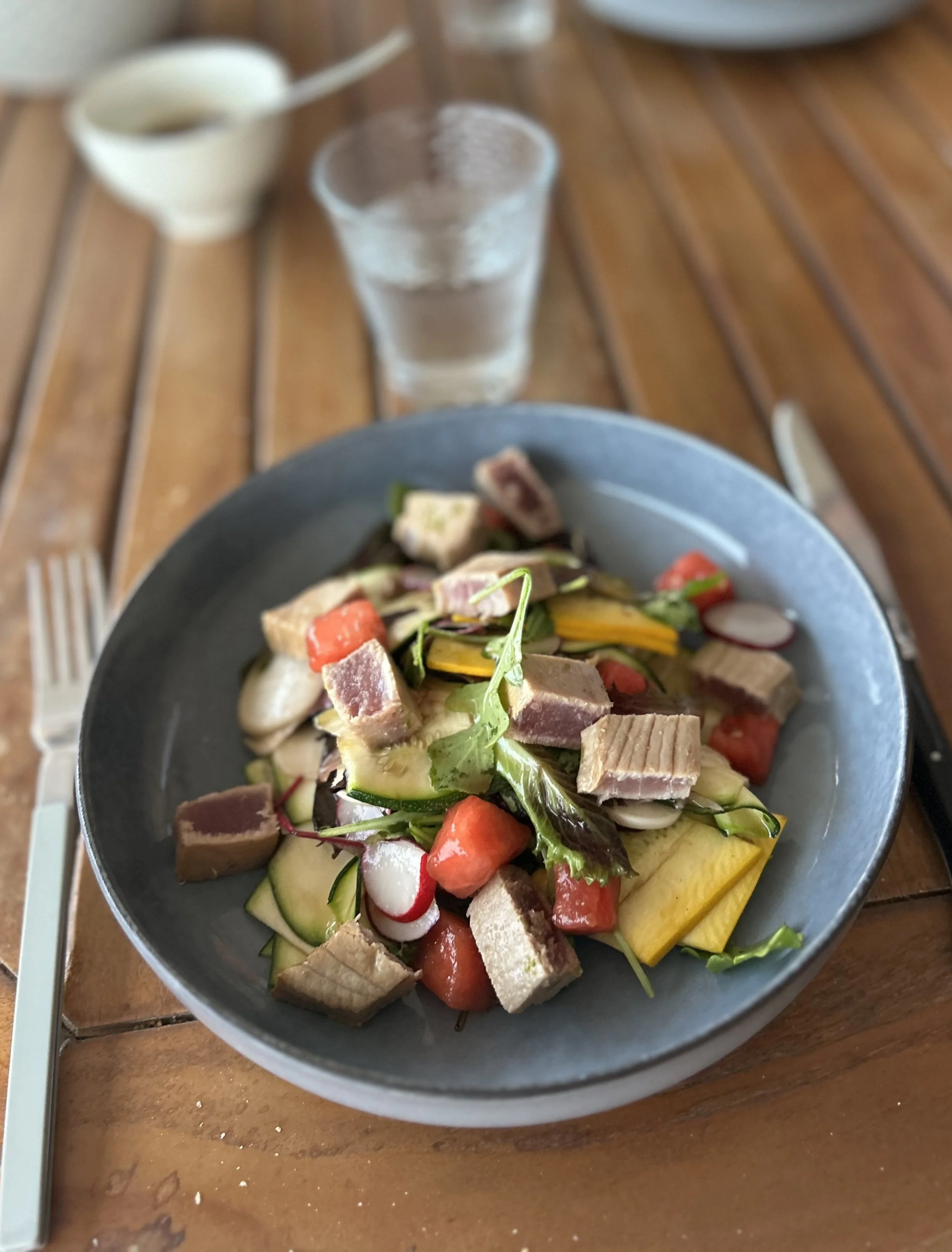 Salade de tataki de thon rouge et pastèque