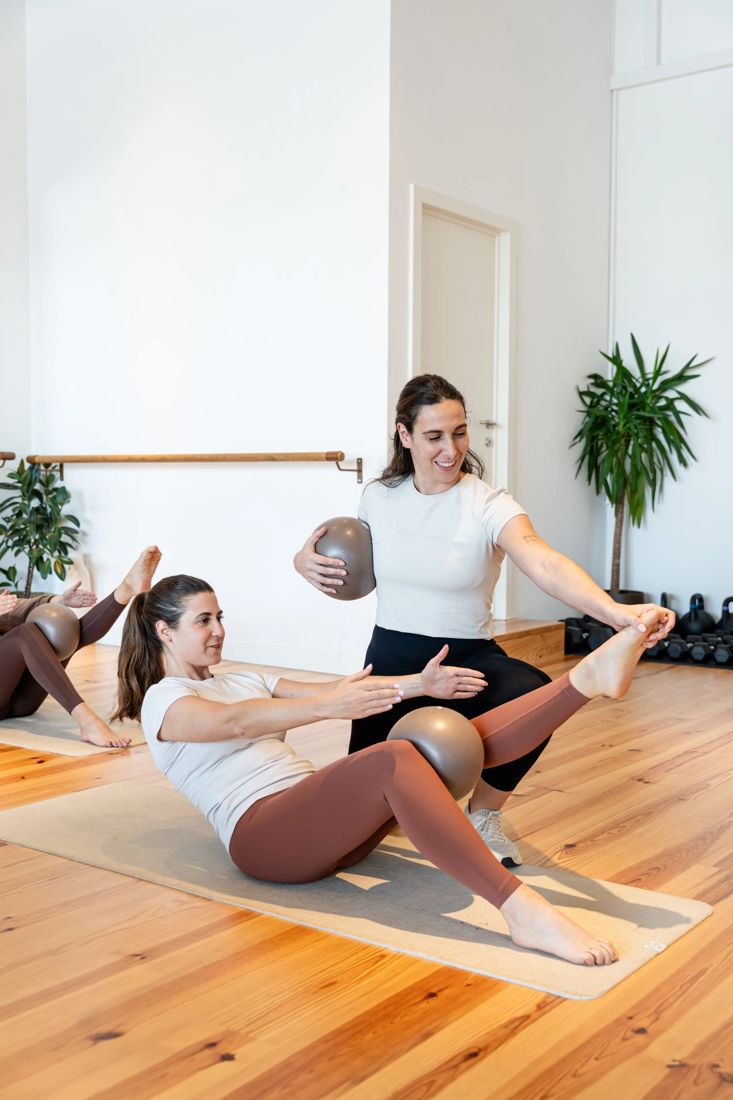 Sessão de Pilates Mat no Plenum Studio, Braço de Prata