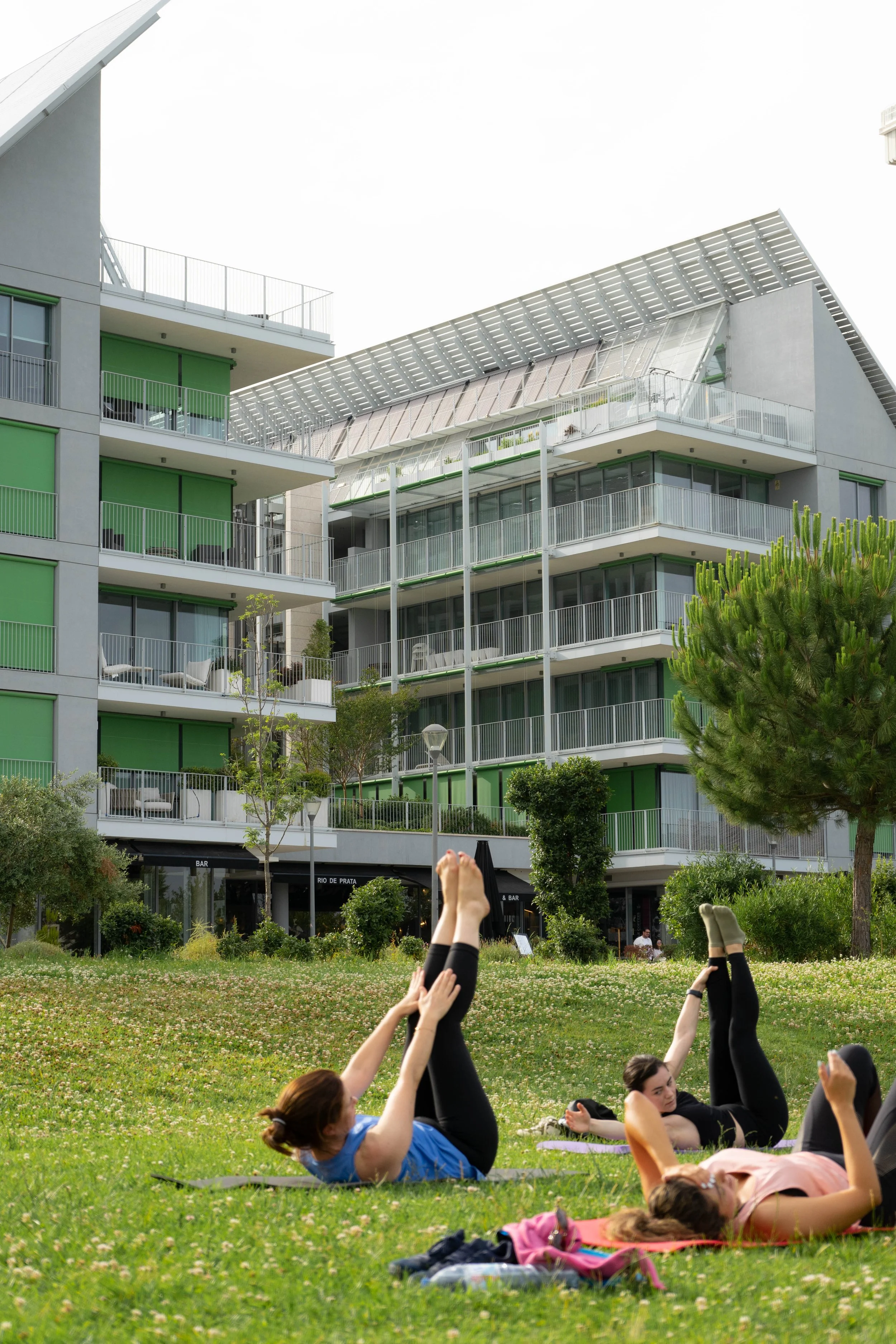 Aula especial de Pilates ao ar livre junto ao rio Tejo pelo Plenum Studio Lisboa