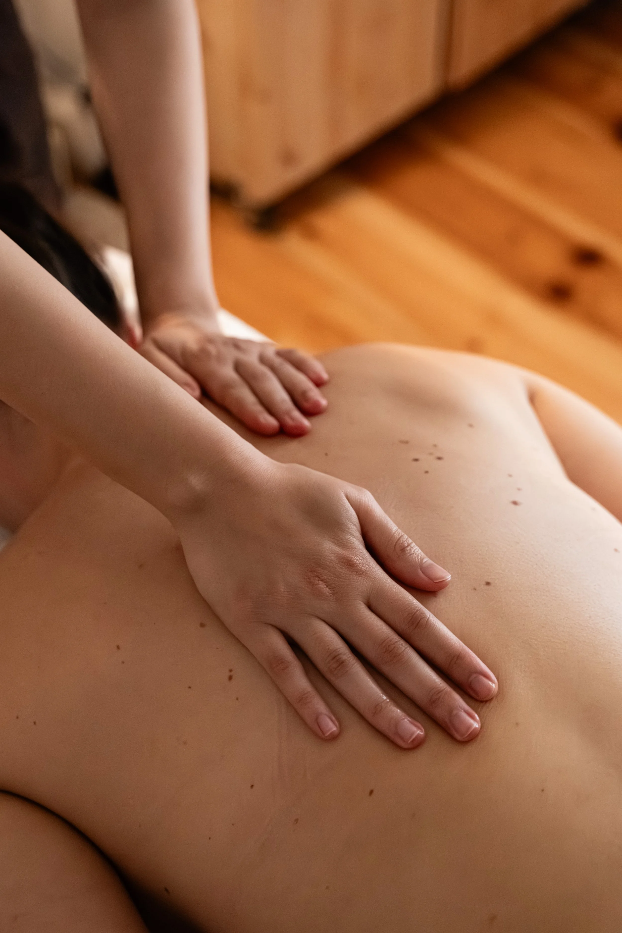 Massagem de relaxamento nas costas no Plenum Studio, Lisboa