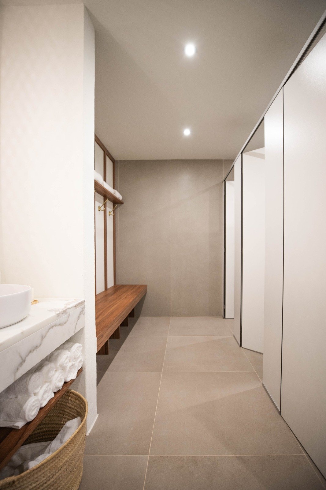 Instalações de balneário do Plenum Studio em Lisboa