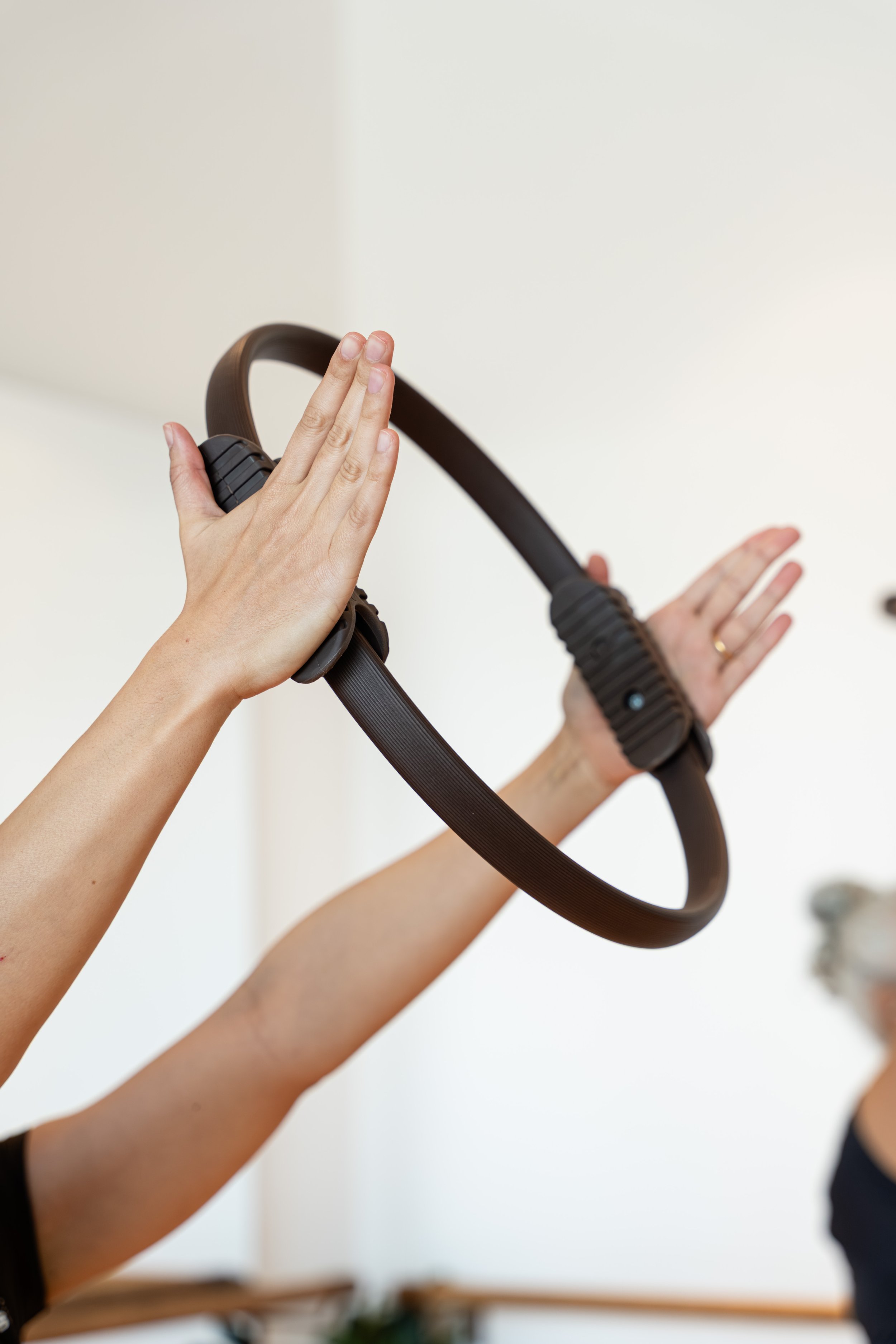 Pilates com Magic Circle no Plenum Studio, Braço de Prata