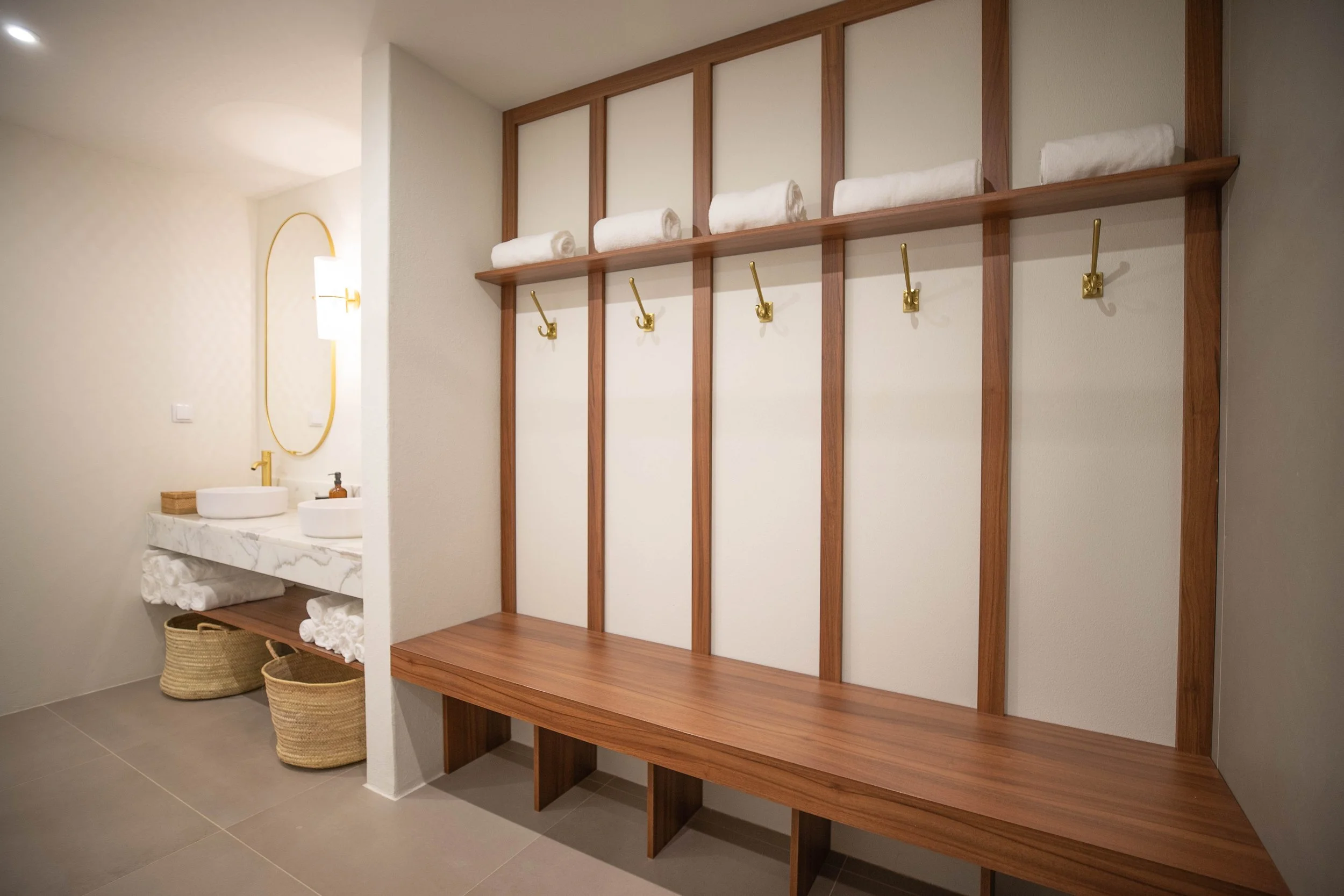 Balneário moderno do Plenum Studio em Braço de Prata, Lisboa