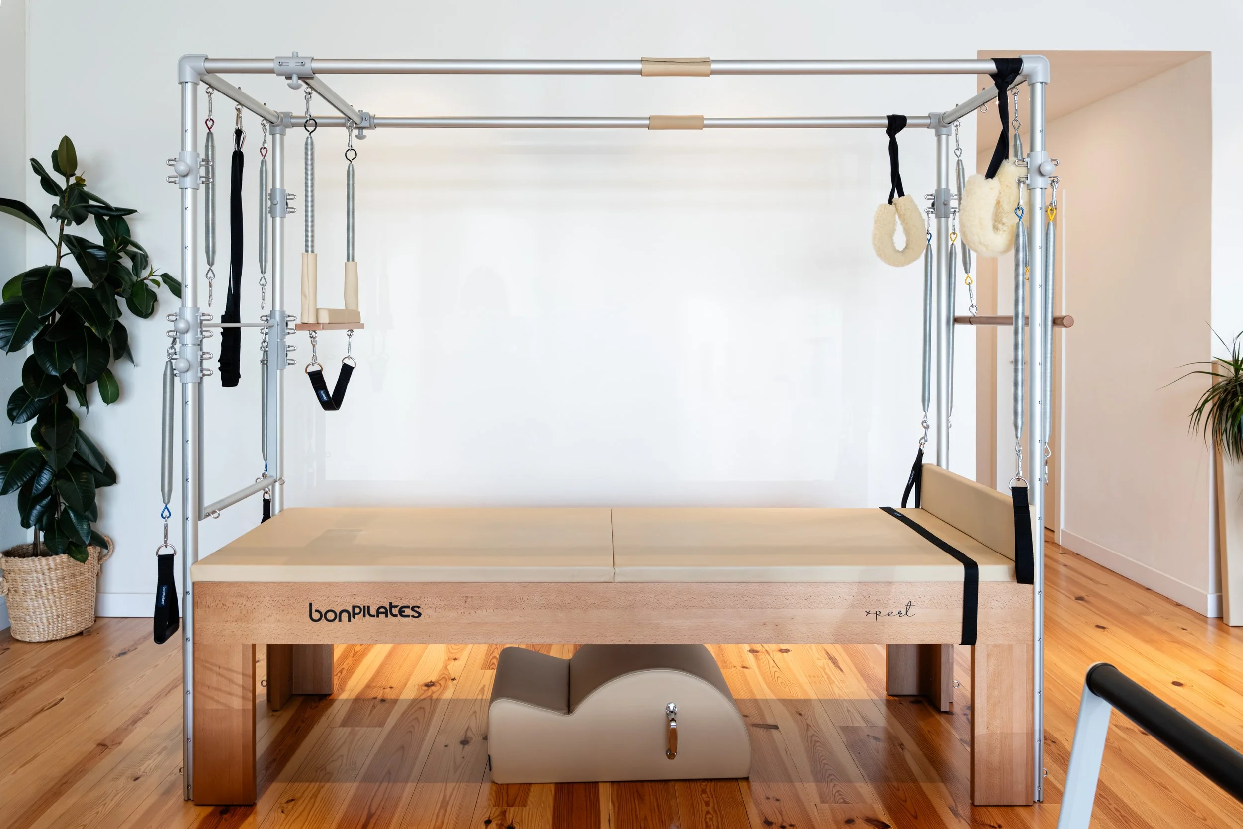 Pilates no Plenum Studio, em Braço de Prata, Marvila, Lisboa, com utilização de Reformer para treino de força, controlo postural e mobilidade. #PlenumClub