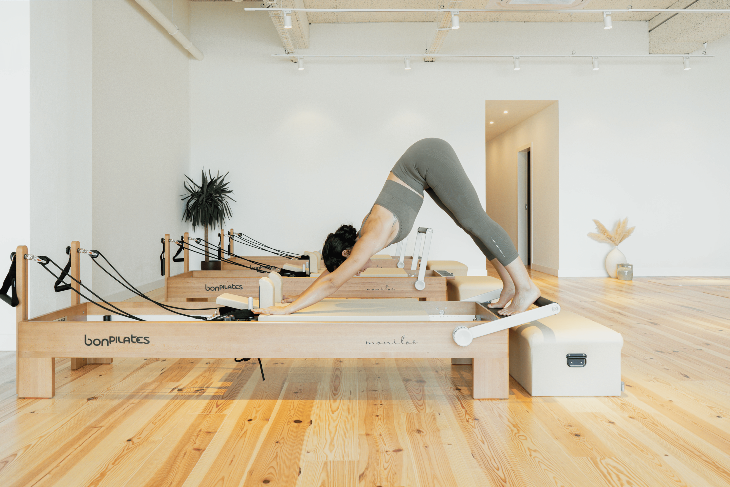 Aula individual de Pilates em equipamento Reformeer, no estúdio em Marvila, Lisboa
