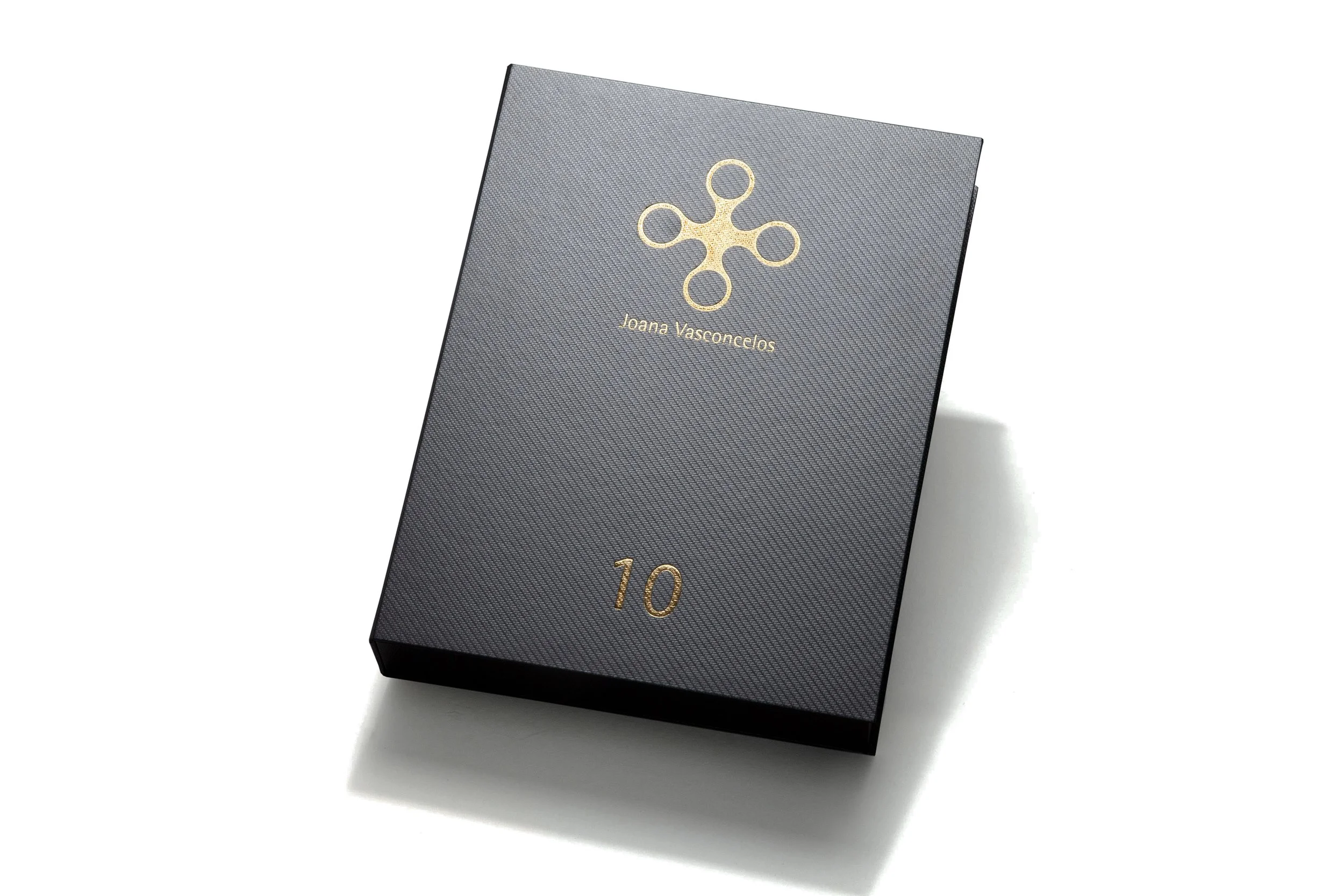 Joana Vasconcelos_livro 10_caixa.jpeg