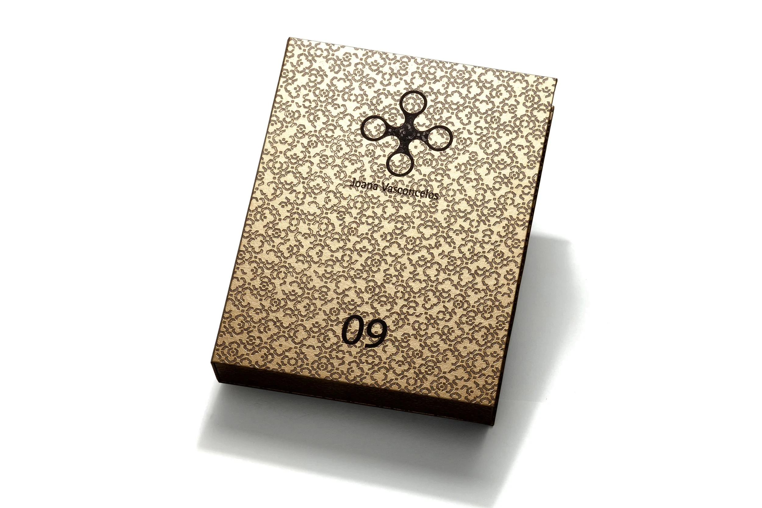 Joana Vasconcelos_livro 09_caixa.jpeg