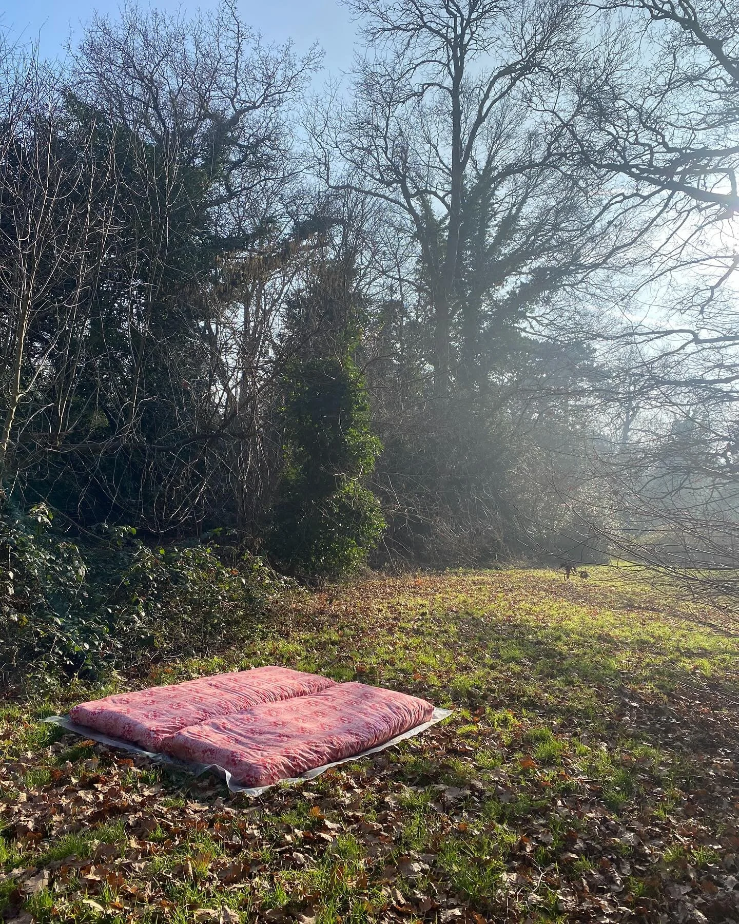 We made some old school mattresses for Gentleman in Moscow ✨I love it when so much attention to detail goes into a production - the type of fabric print, ageing, hand stitching on the seams and traditional mattress techniques were all things that wen