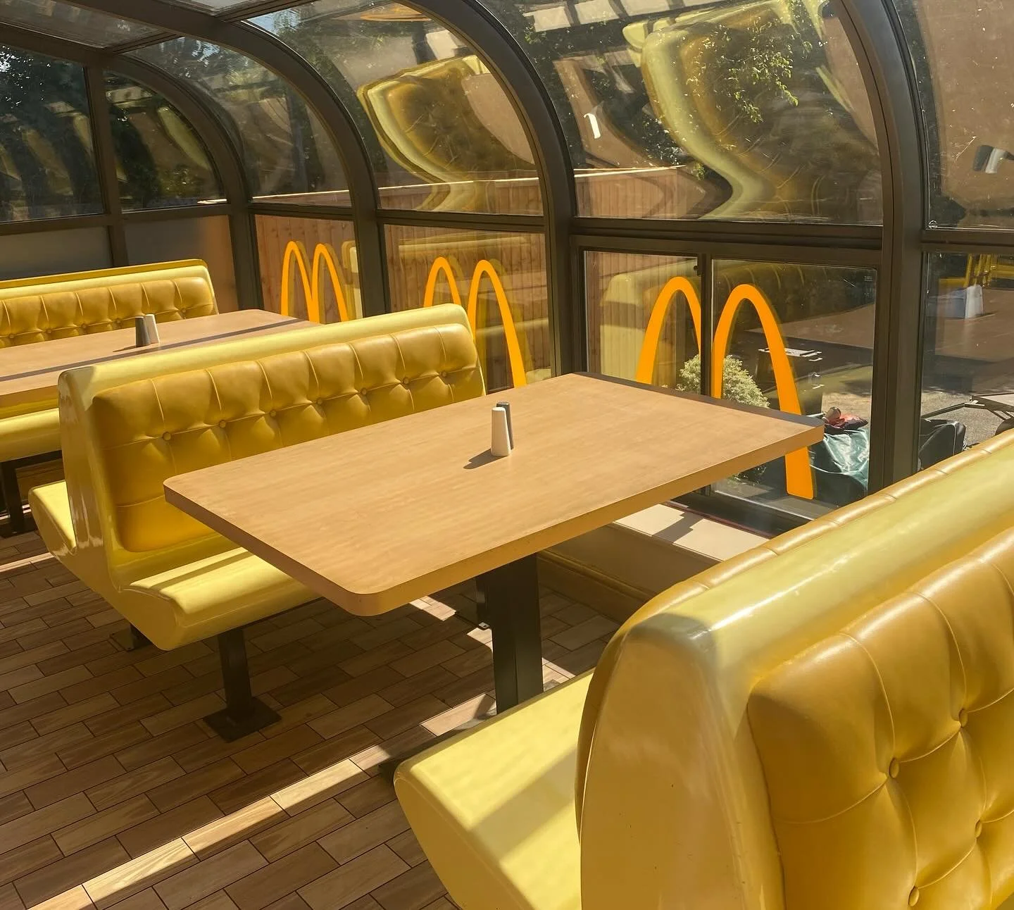 McDonald&rsquo;s banquette seating - Loki season 2. Scroll to the last photo for a bonus photo of Oban meeting his intellectual equal.

The amount of detail that went into this 80&rsquo;s McDonald&rsquo;s restaurant set was mindblowing, for everyone 
