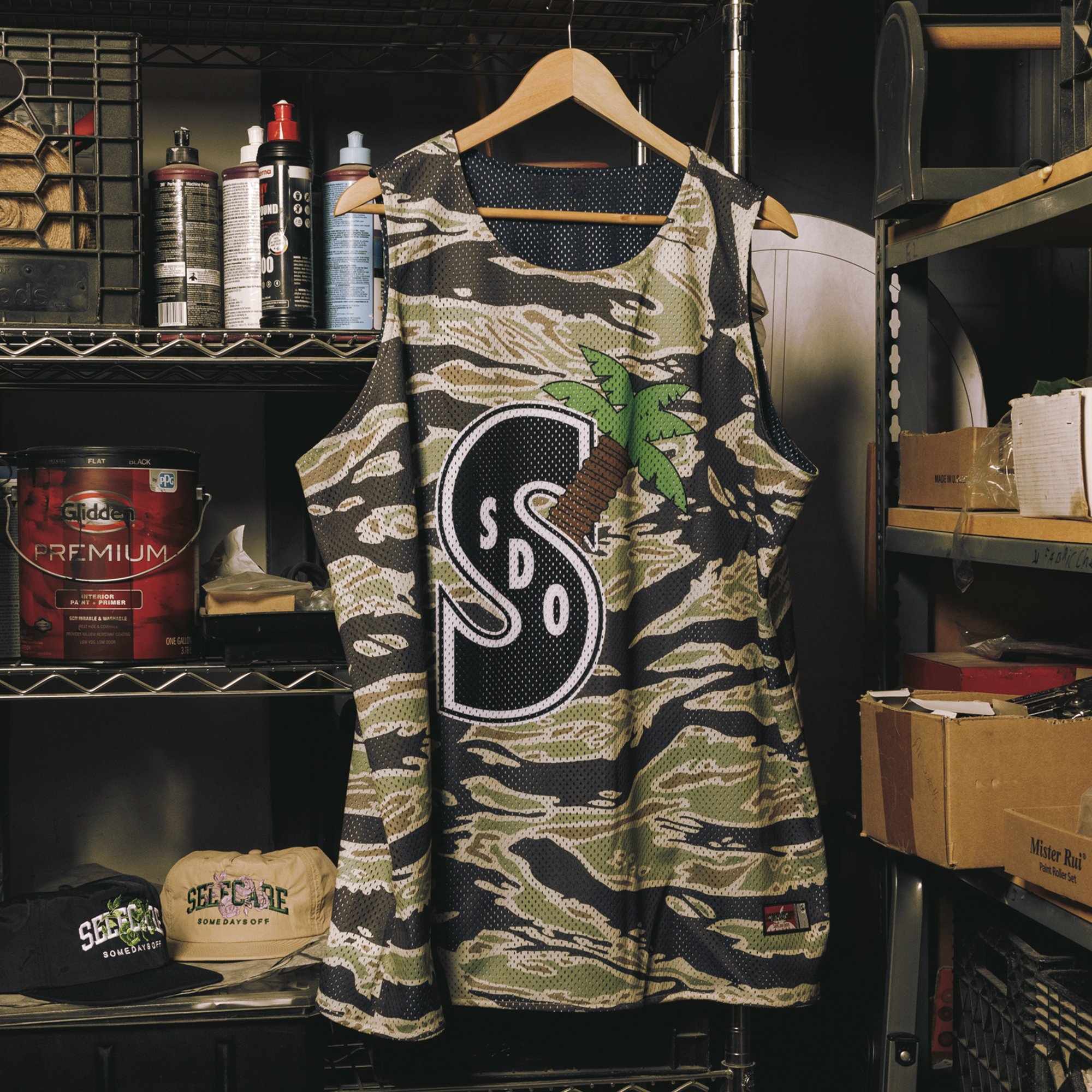 2KX2K_PRODUCT PHOTOS_0000s_0004_CAMO SIDE.jpg