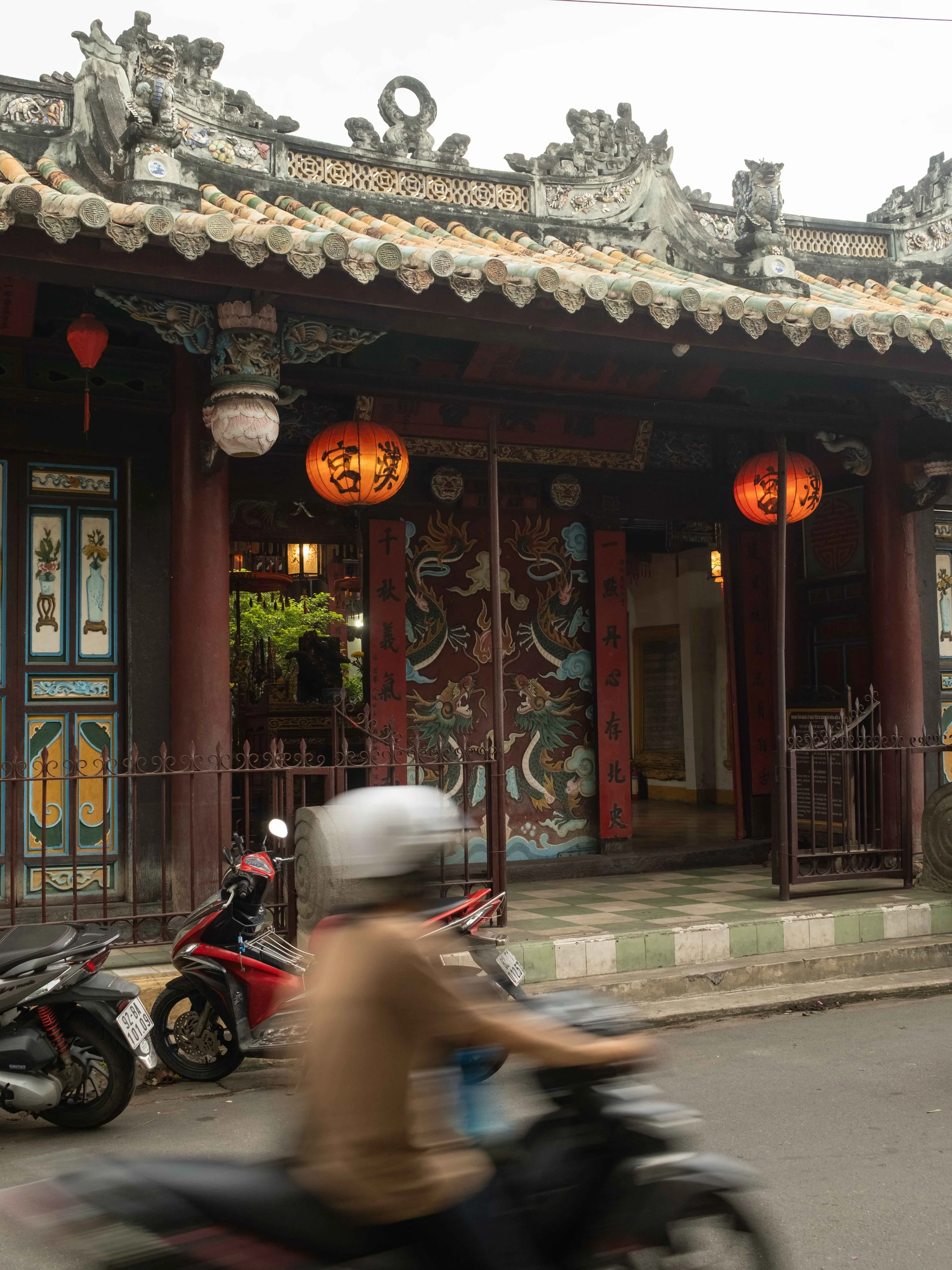 temple-moped-hoi-an.jpg