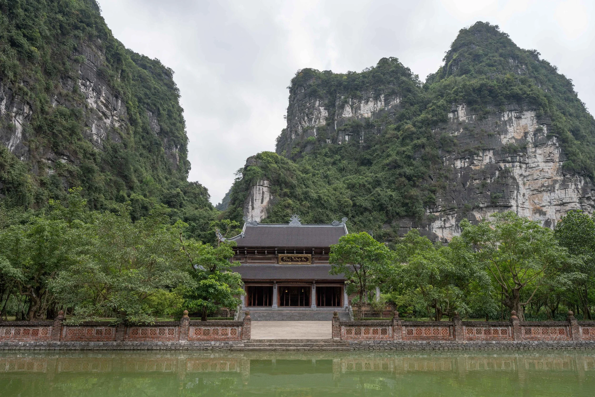 temple-trang-ang-ninh-binh.jpg