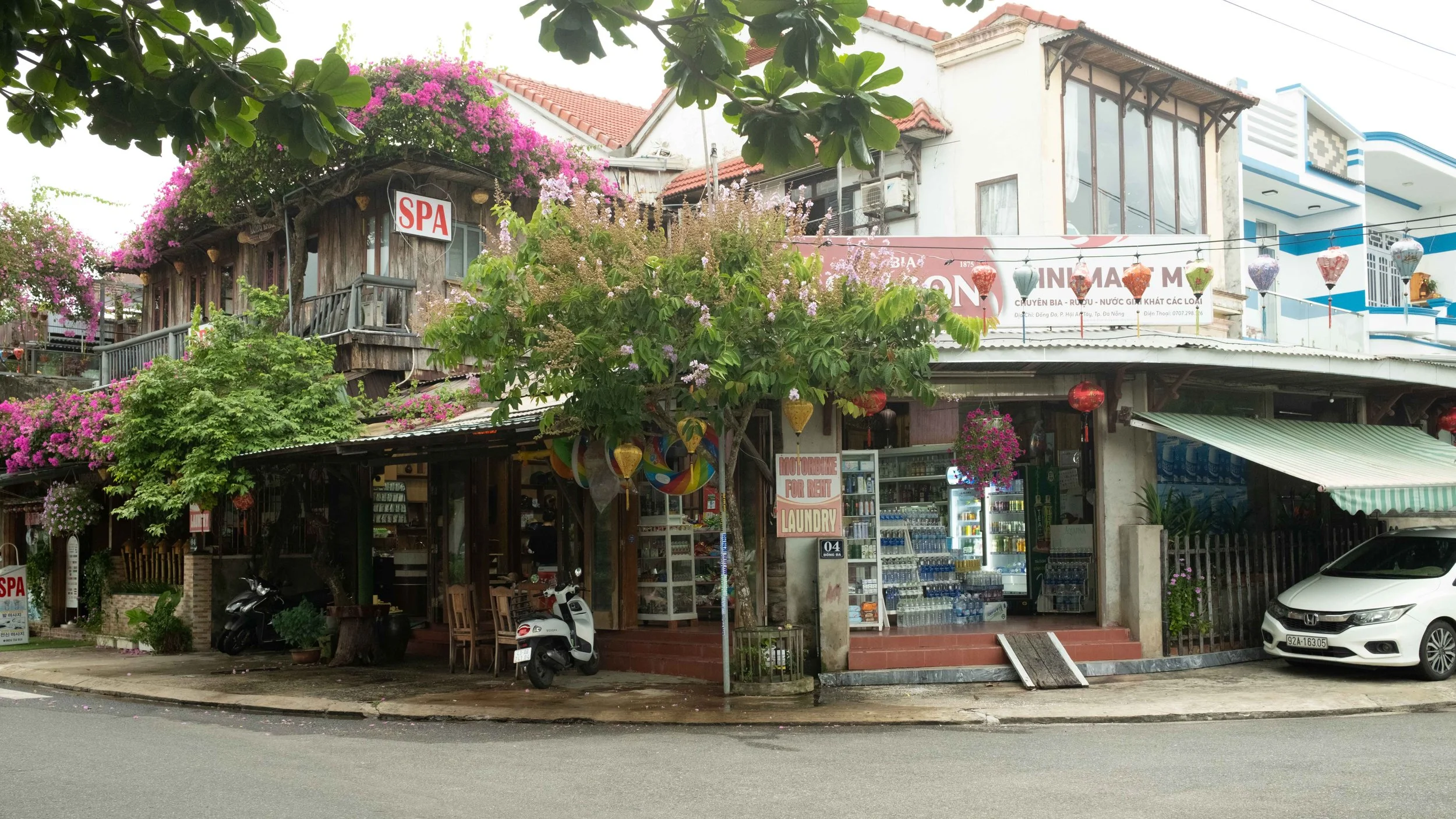 hoi-an-street-corner.jpg