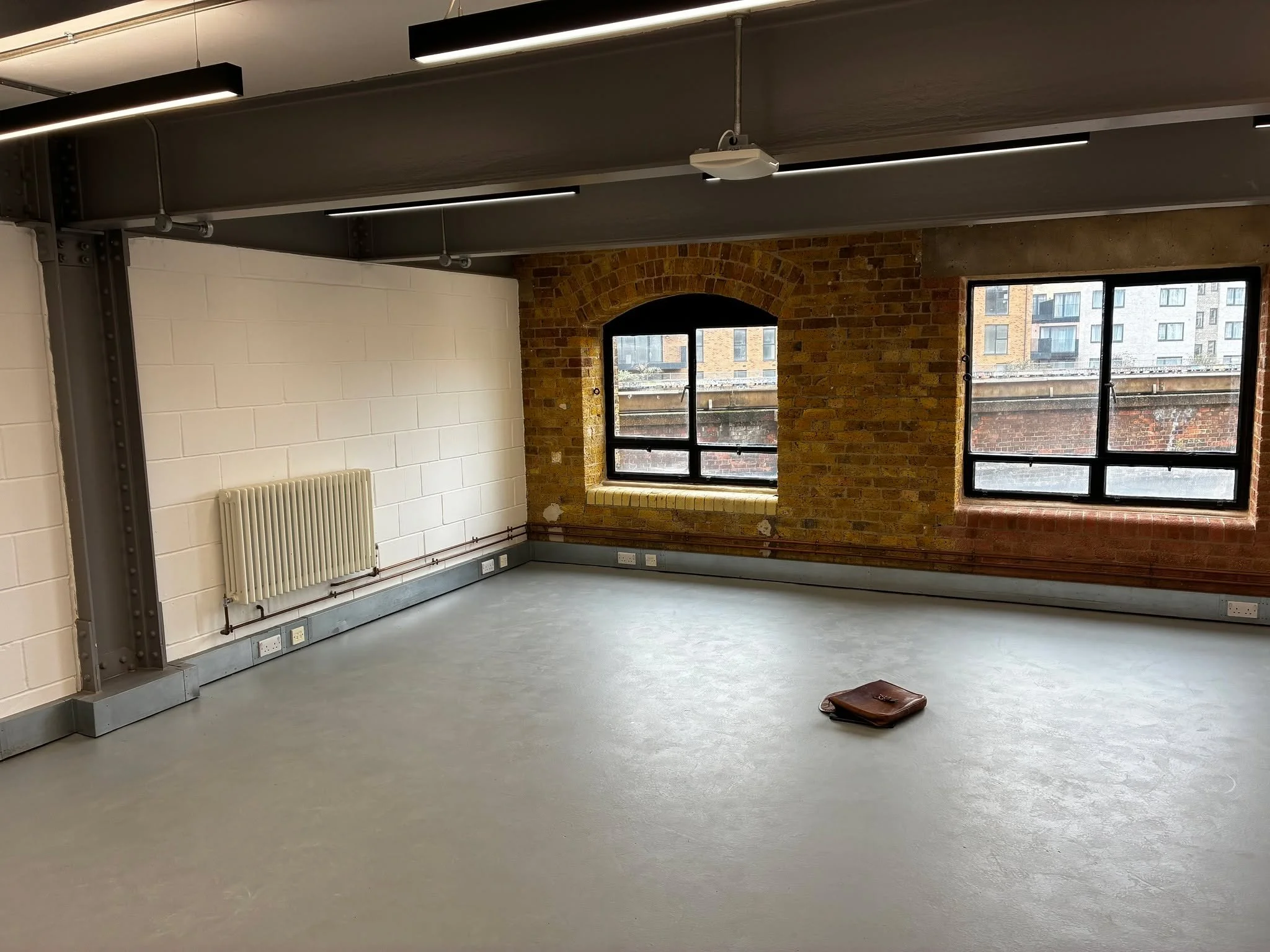 London calling...........

Design studio coming soon............

#fireplaceshowroom🔥#designstudio 🖋 #fireplace🔥