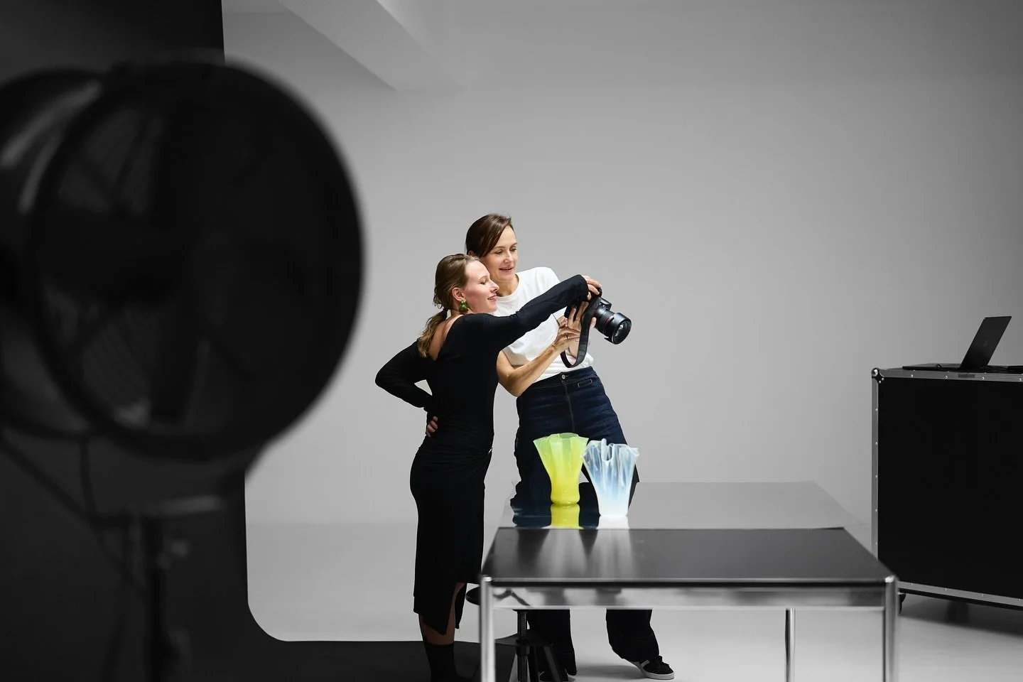 Wenn Sch&ouml;nes entsteht: @kristinab.ch und @studio.mercedes Fotosession bei uns 📸🎉